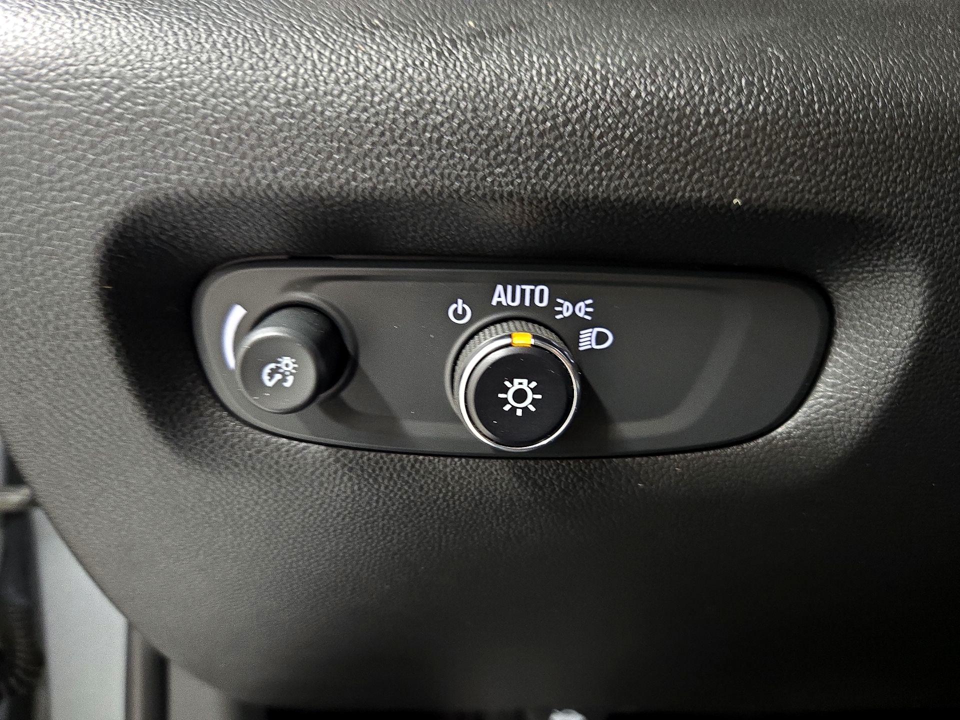 Thumbnail: 2023 Chevrolet Traverse - 13