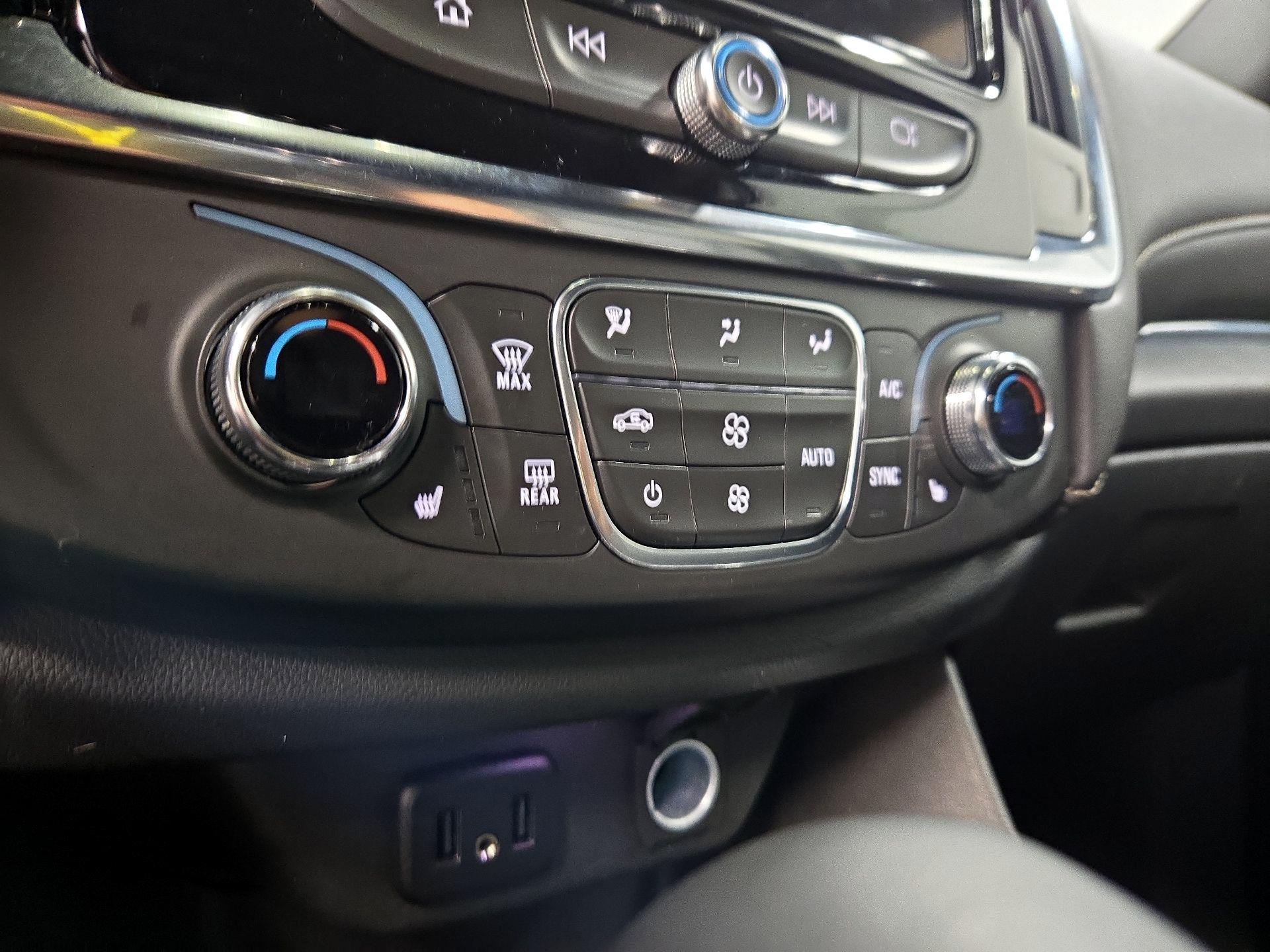 Thumbnail: 2023 Chevrolet Traverse - 16