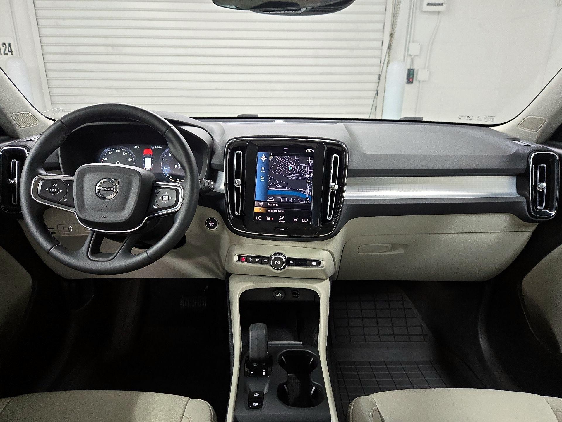 Thumbnail: 2022 Volvo XC40 - 9