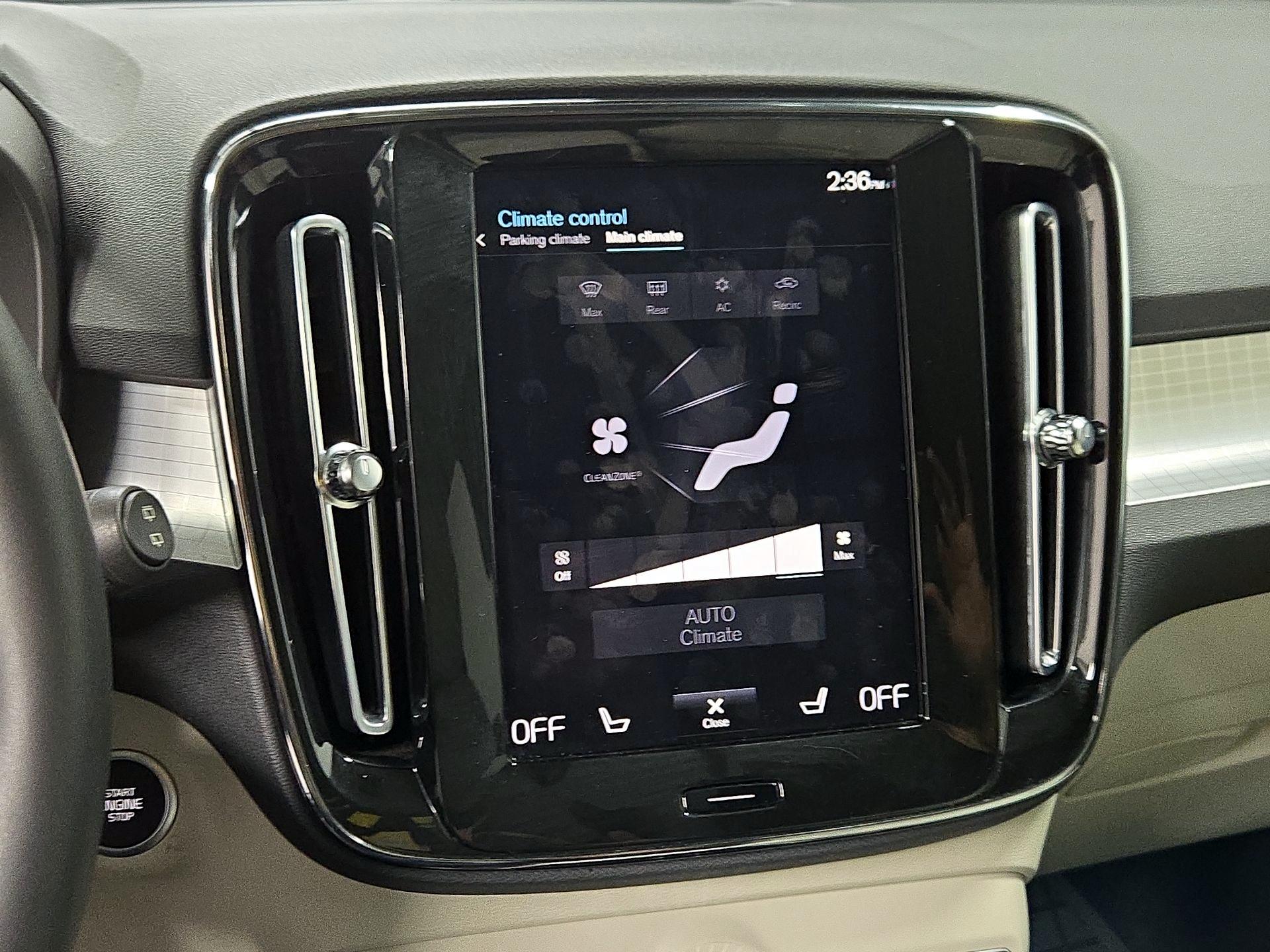 Thumbnail: 2022 Volvo XC40 - 17