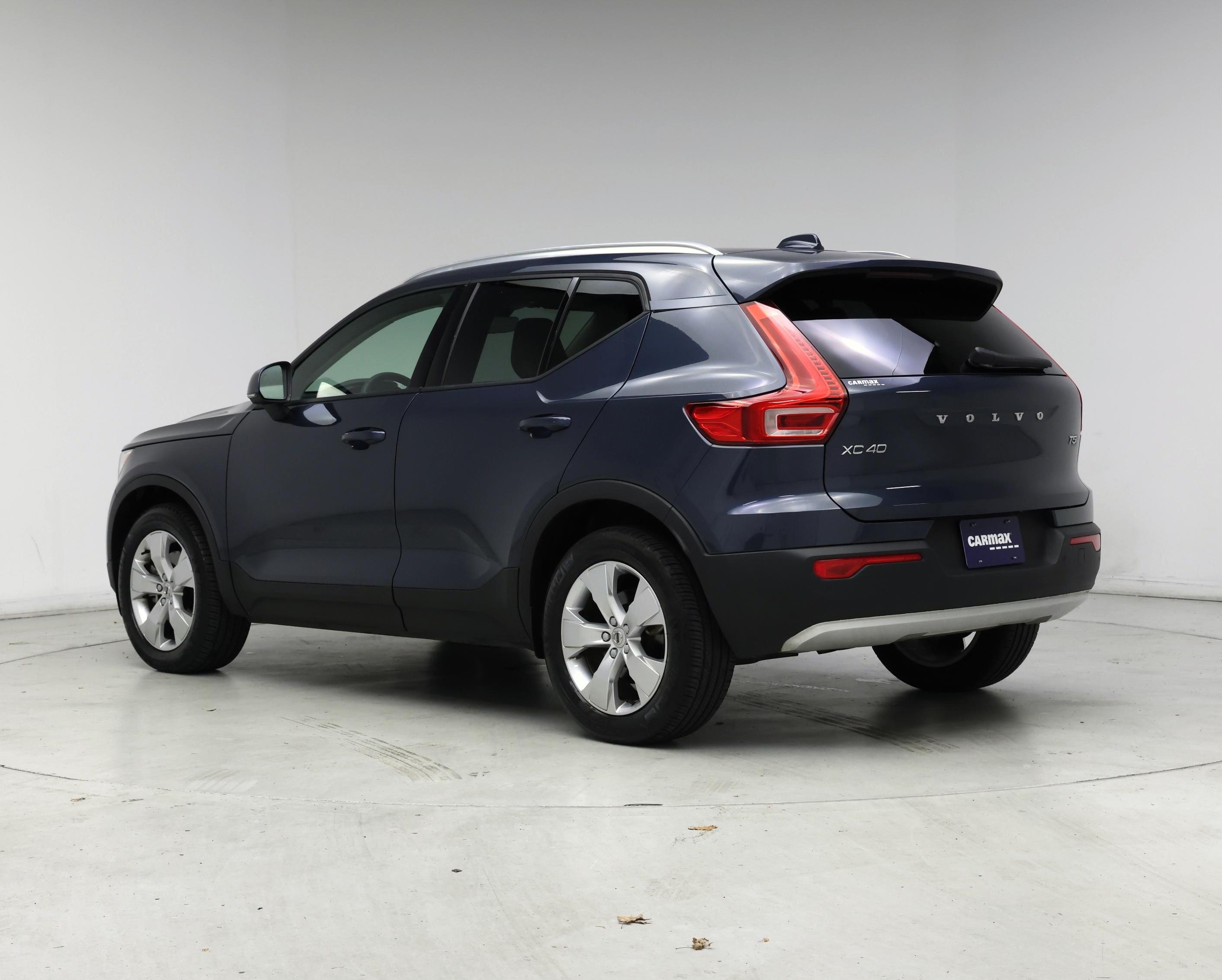 Thumbnail: 2022 Volvo XC40 - 2
