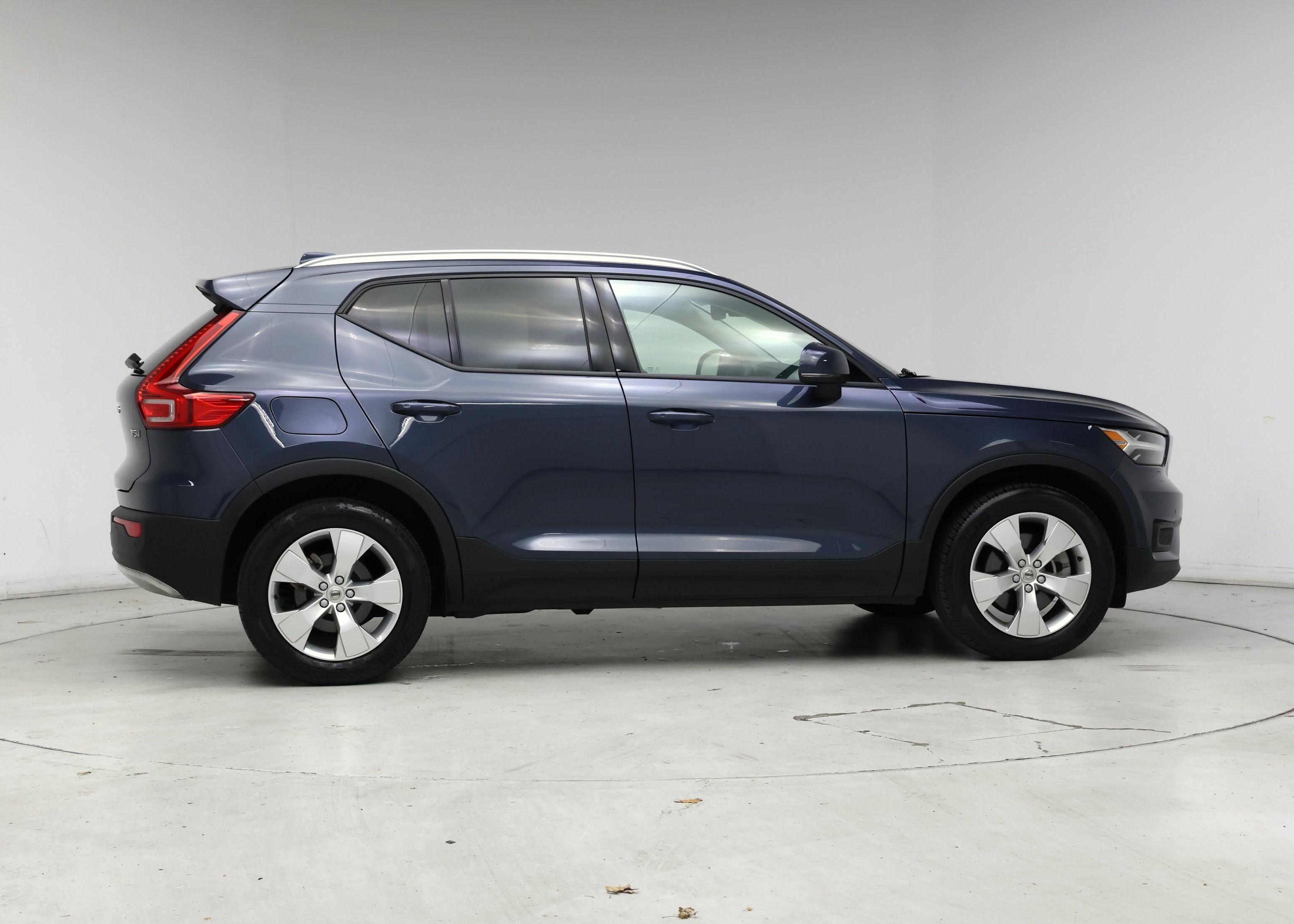Thumbnail: 2022 Volvo XC40 - 7