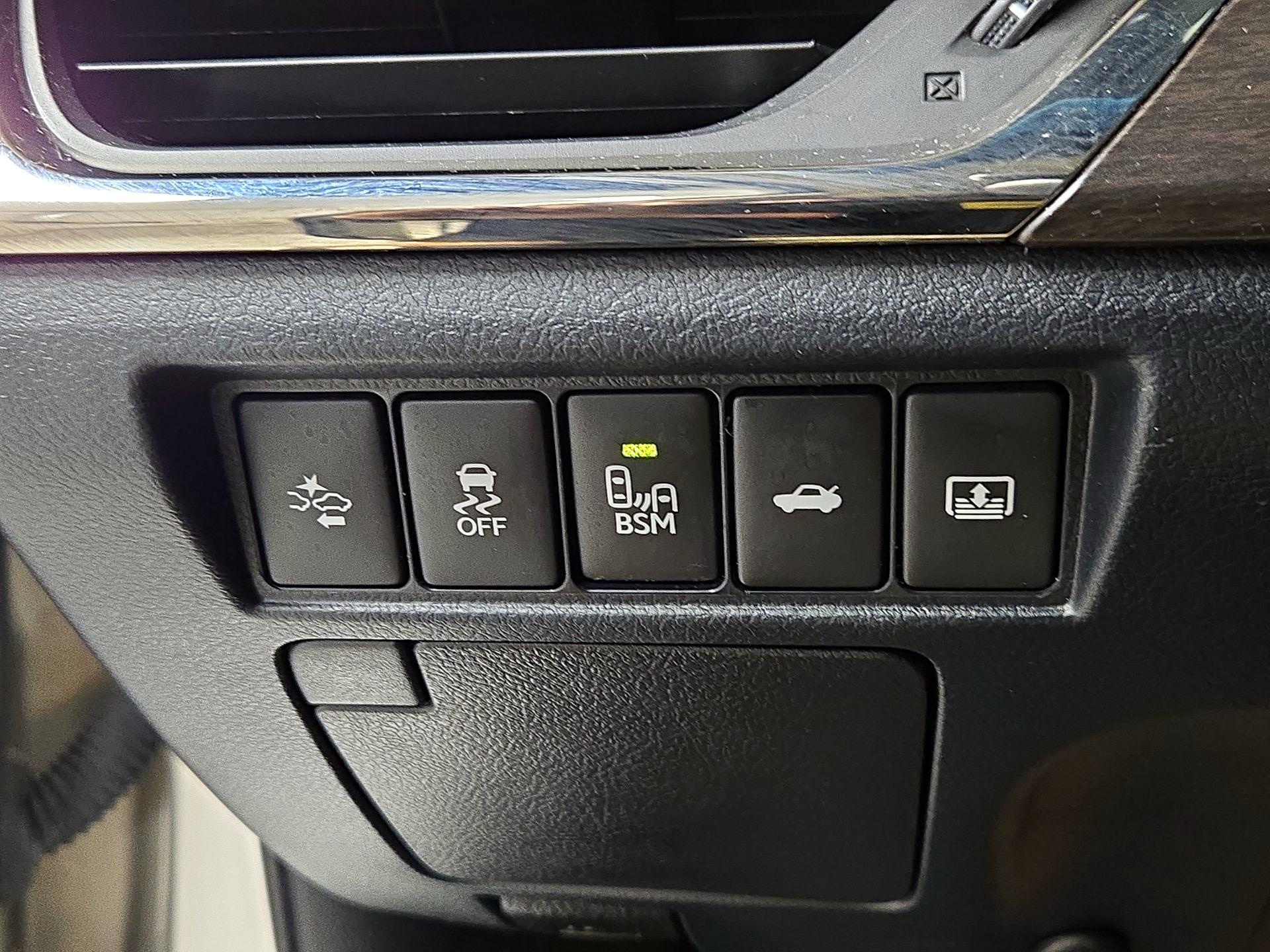 Thumbnail: 2016 Toyota Avalon - 13