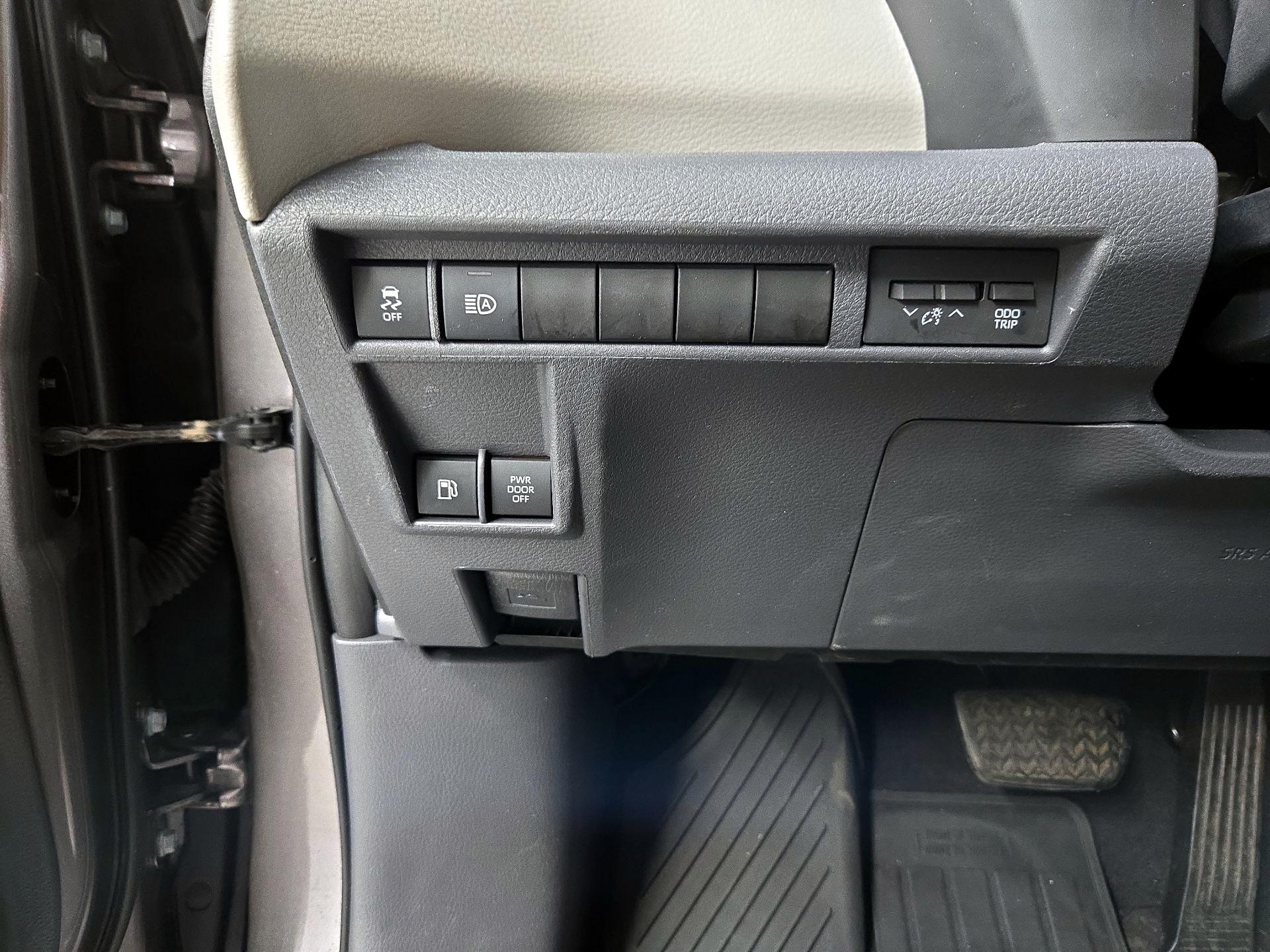 Thumbnail: 2022 Toyota Sienna - 13
