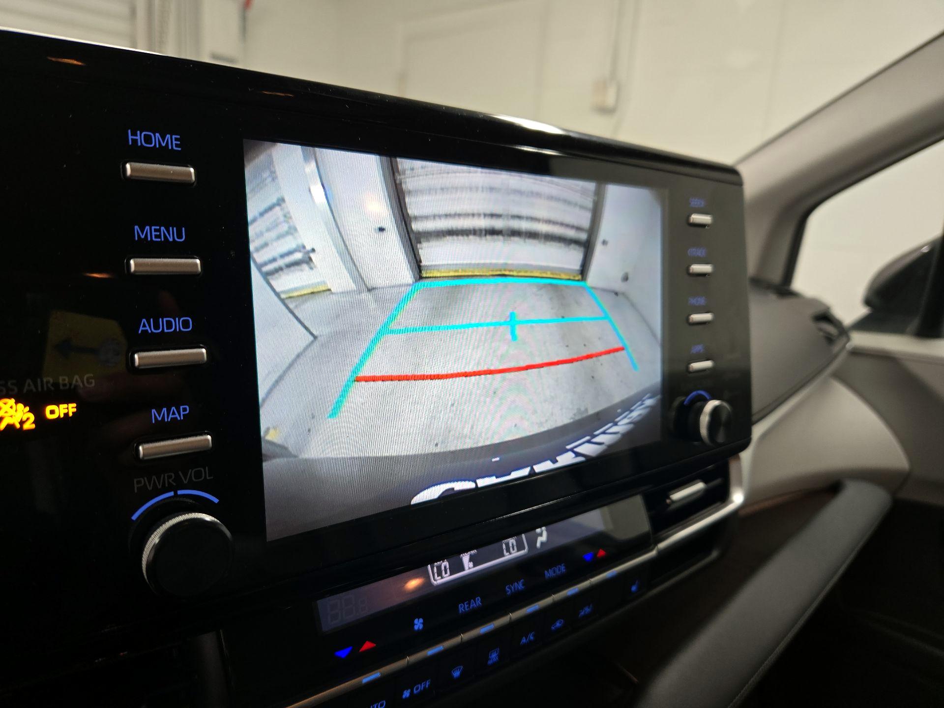 Thumbnail: 2022 Toyota Sienna - 14