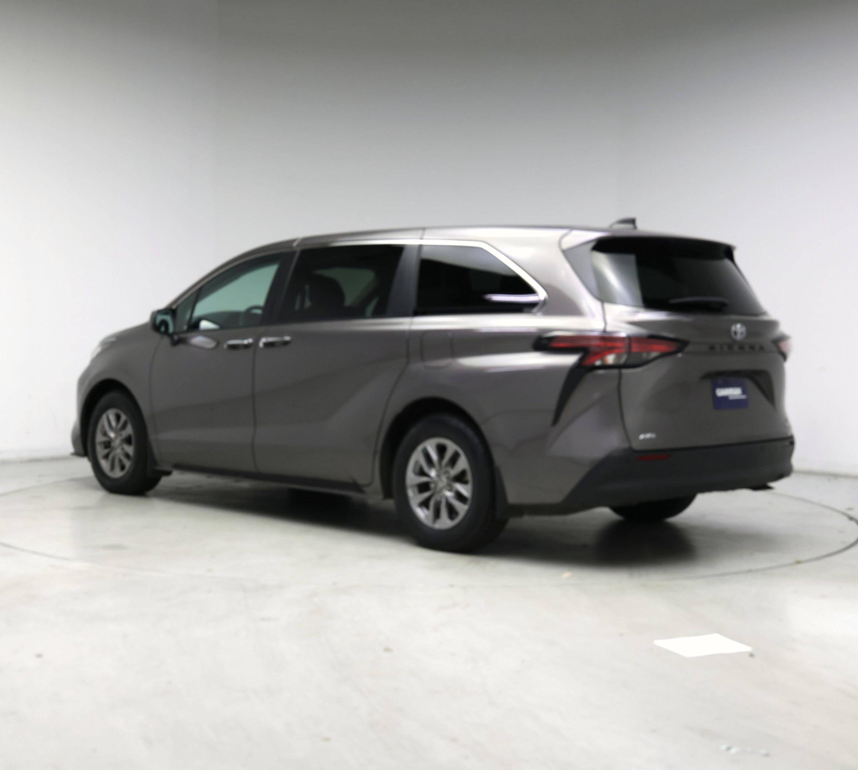 Thumbnail: 2022 Toyota Sienna - 2