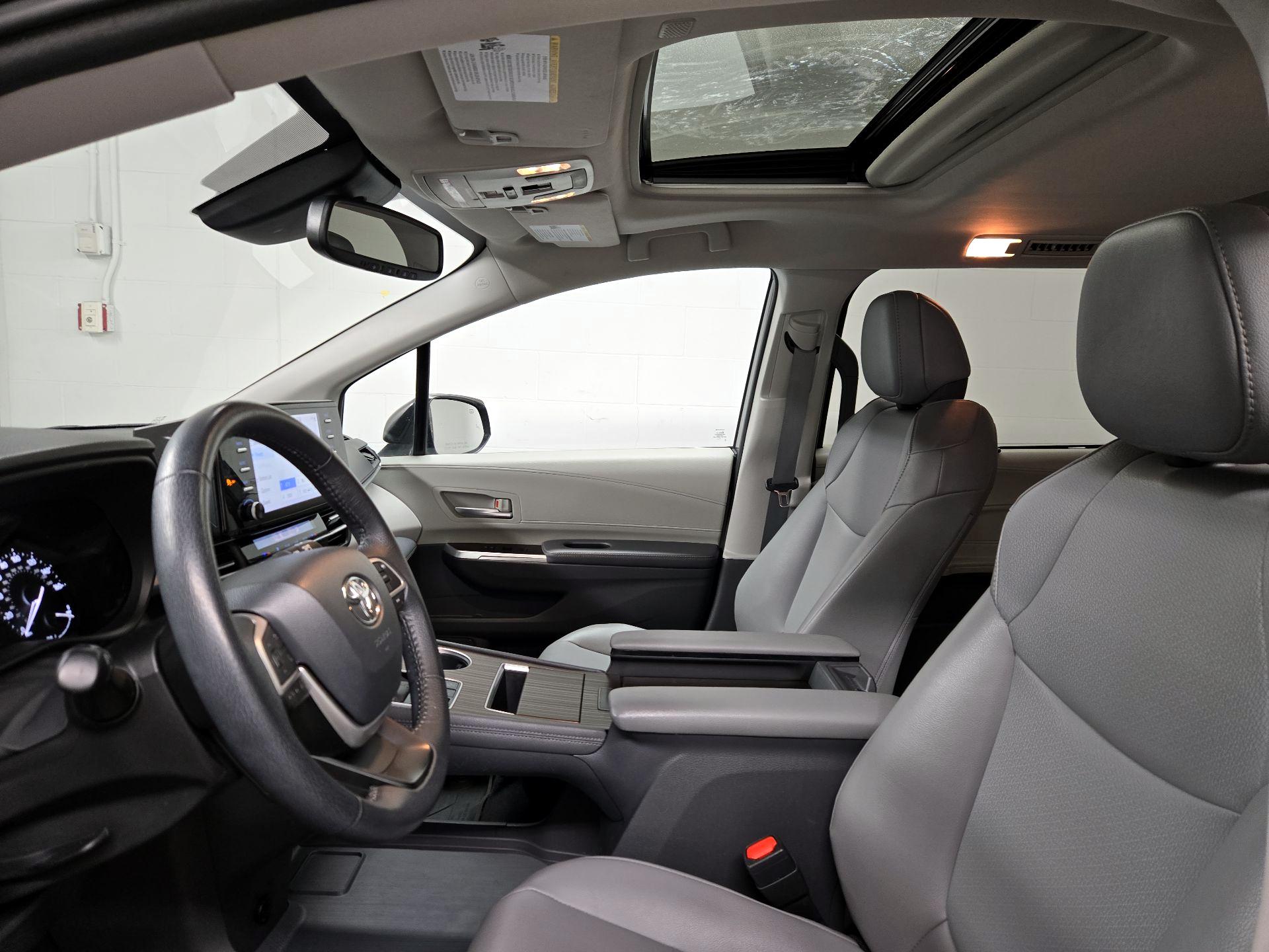 Thumbnail: 2022 Toyota Sienna - 19