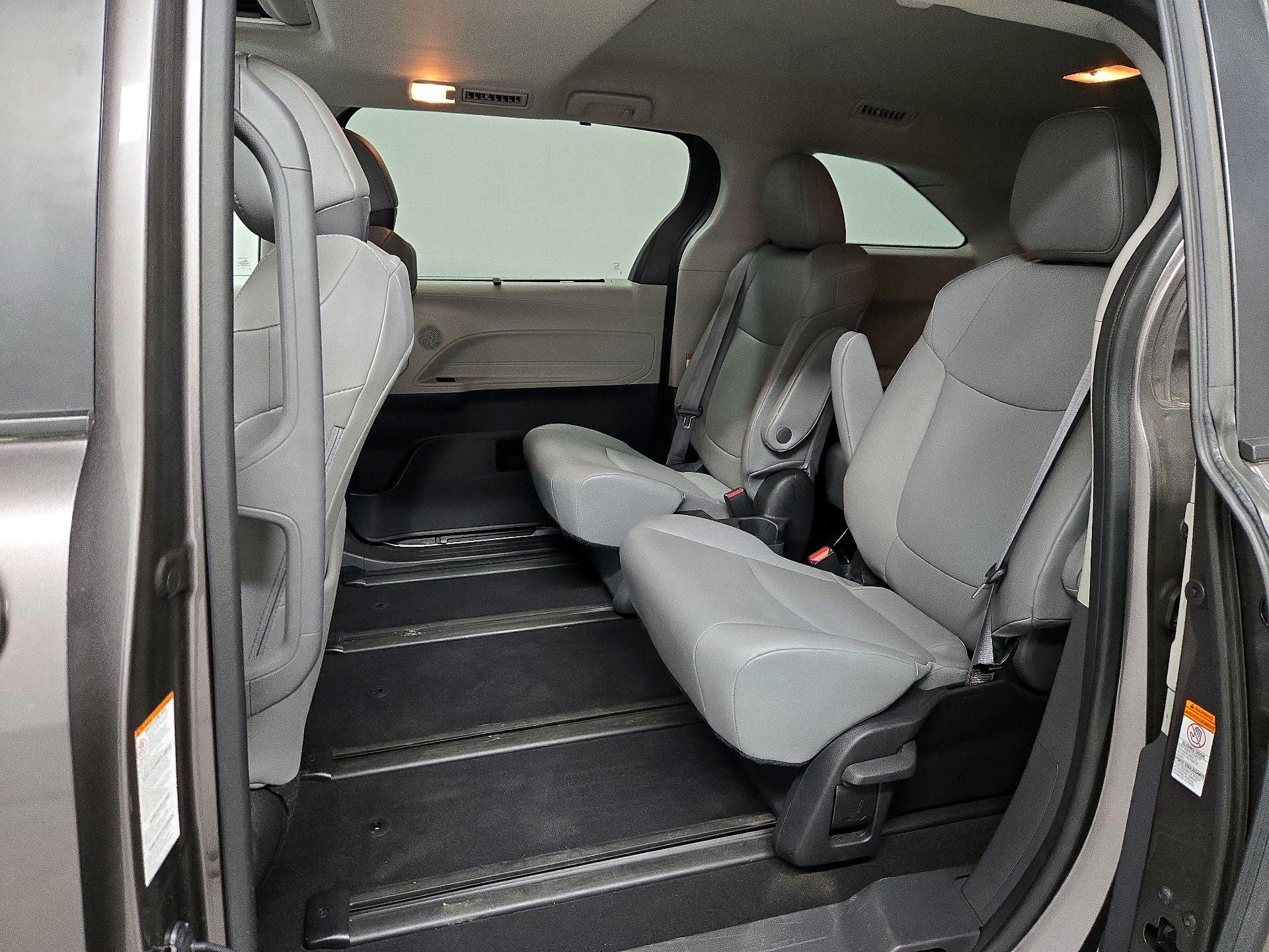 Thumbnail: 2022 Toyota Sienna - 20