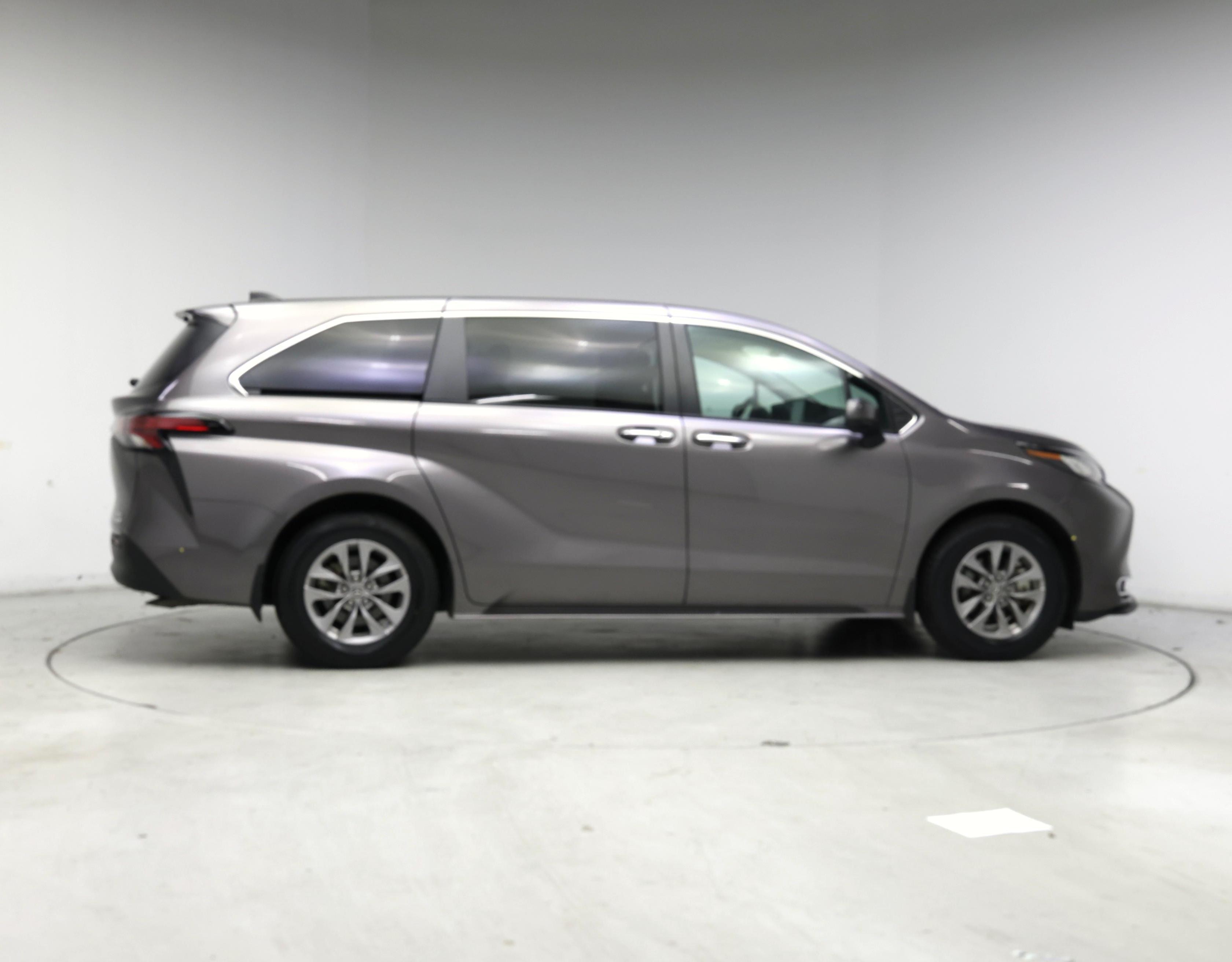 Thumbnail: 2022 Toyota Sienna - 7
