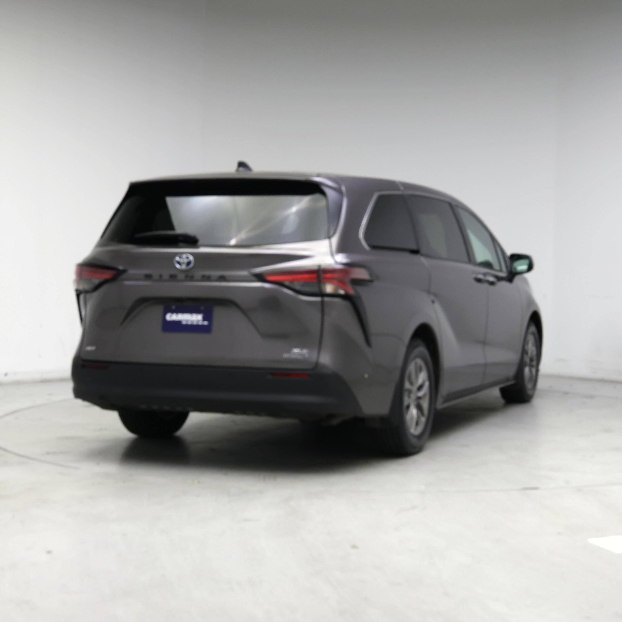 Thumbnail: 2022 Toyota Sienna - 8