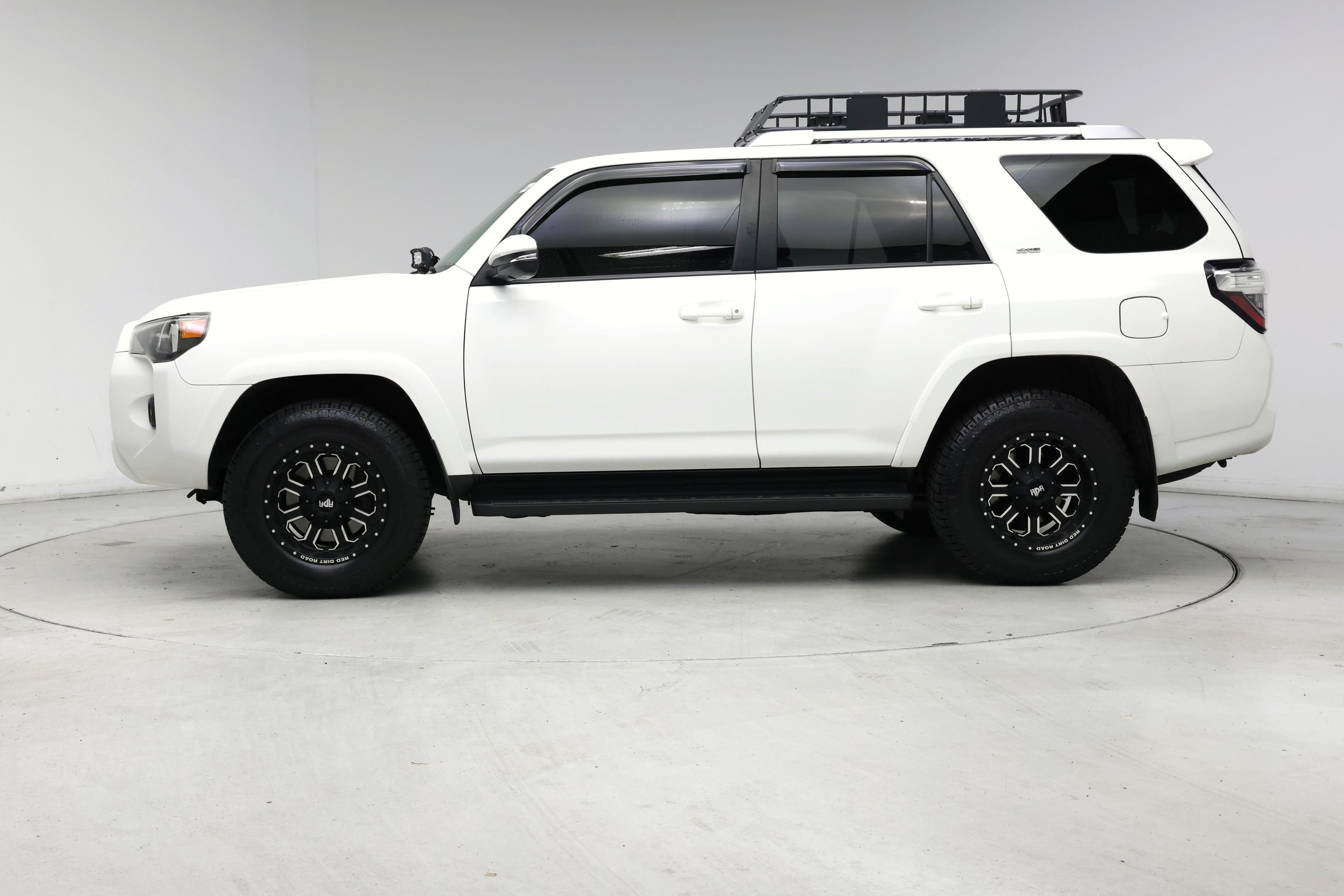 Thumbnail: 2018 Toyota 4Runner - 3