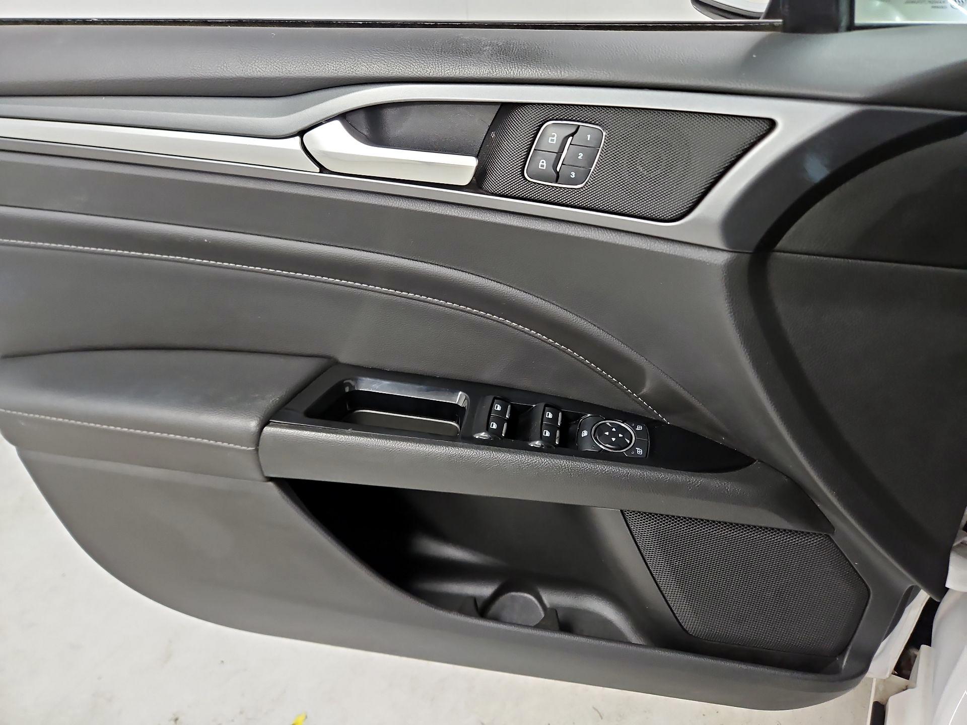 Thumbnail: 2016 Ford Fusion - 12