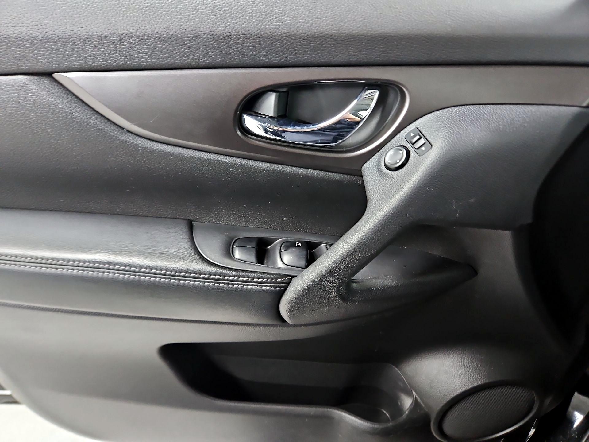 Thumbnail: 2014 Nissan Rogue - 12