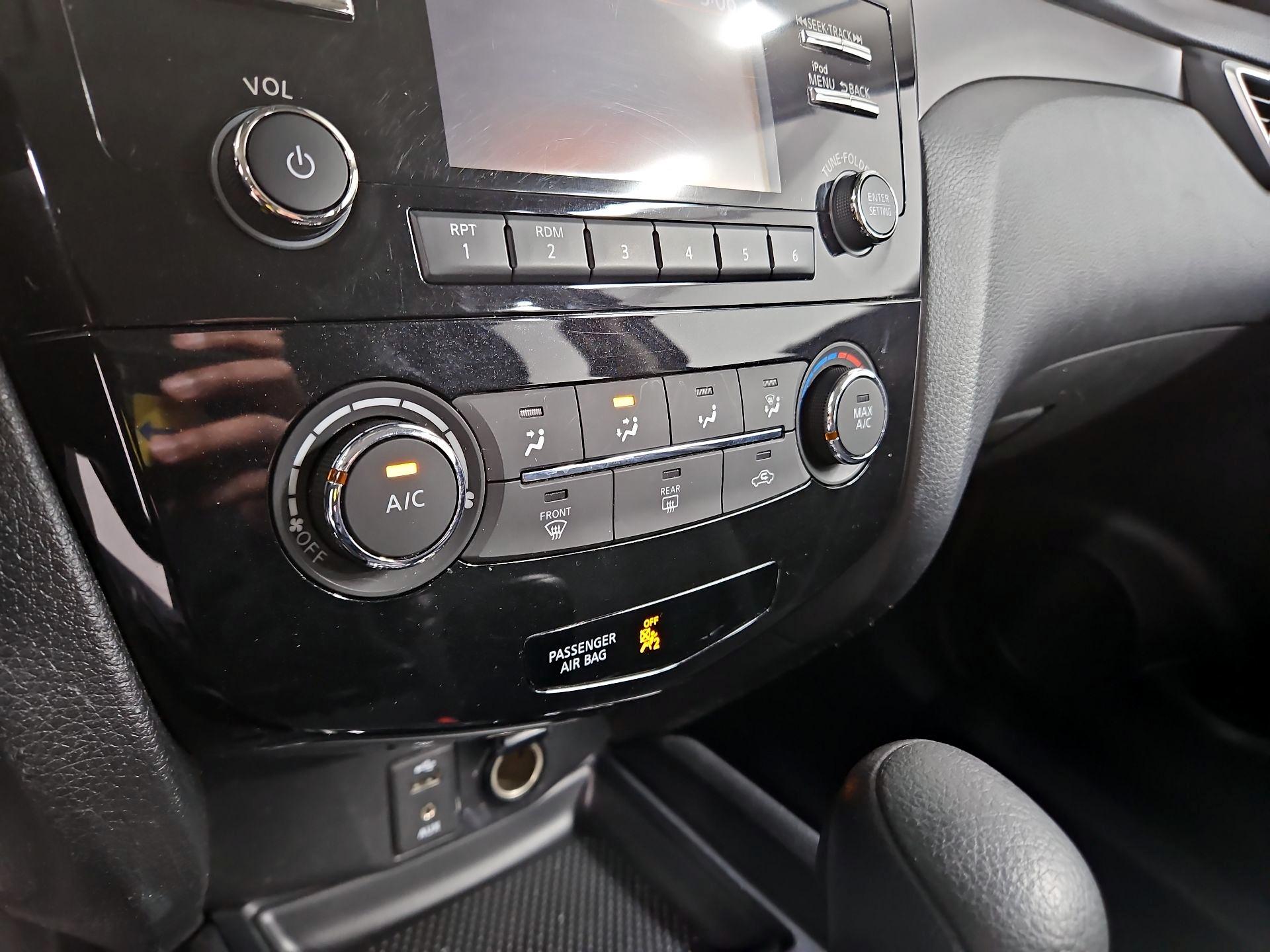 Thumbnail: 2014 Nissan Rogue - 16