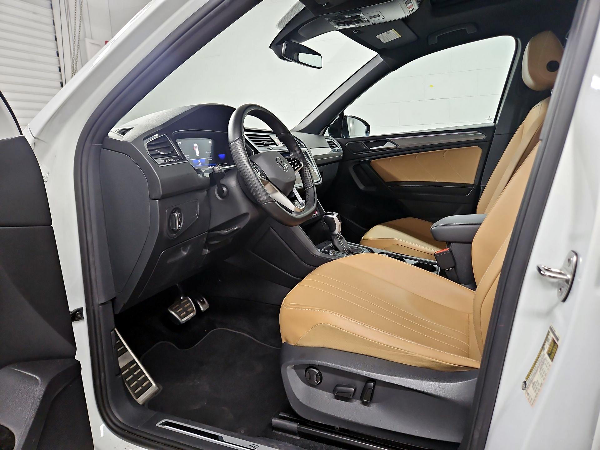 Thumbnail: 2023 Volkswagen Tiguan - 11