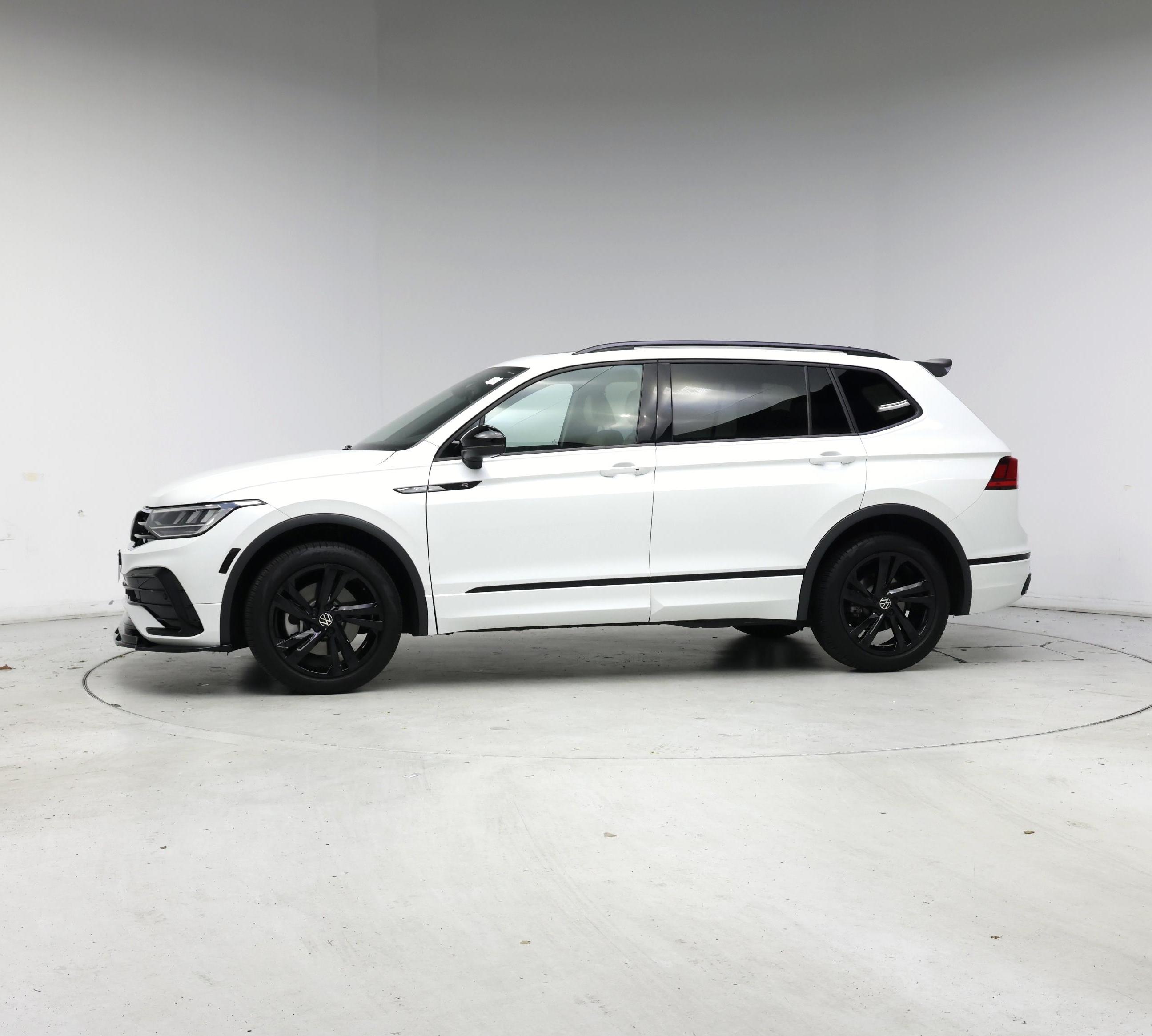 Thumbnail: 2023 Volkswagen Tiguan - 3