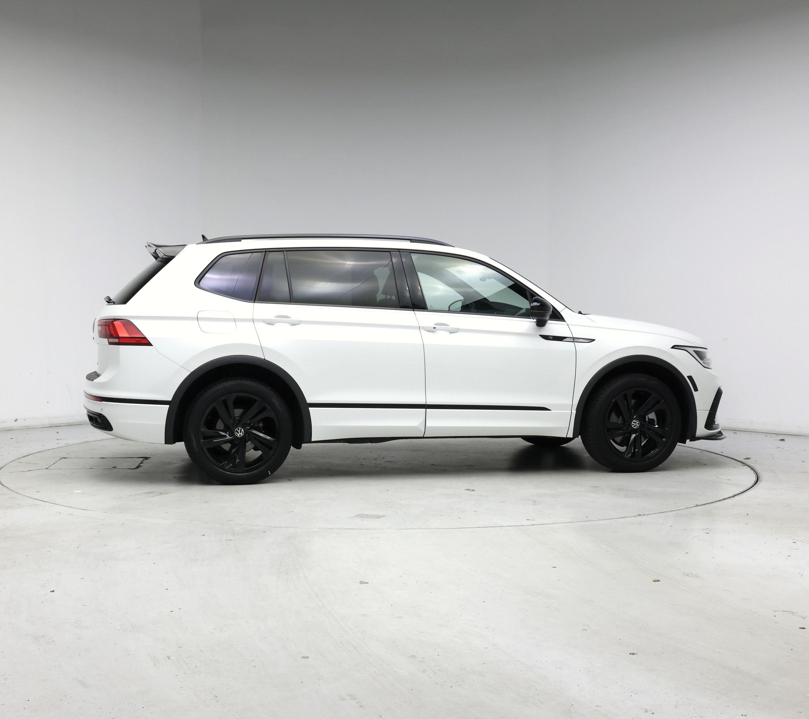 Thumbnail: 2023 Volkswagen Tiguan - 7