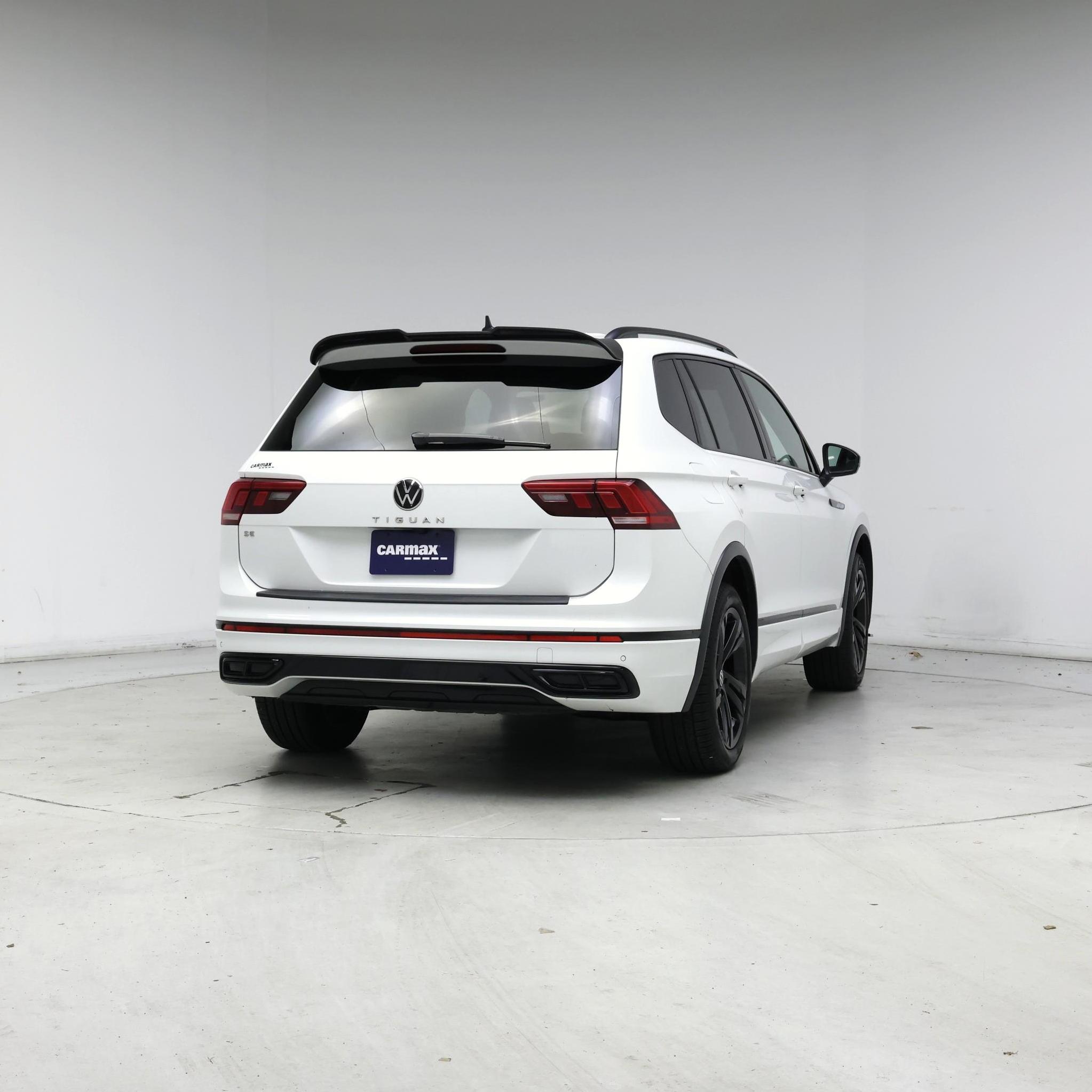 Thumbnail: 2023 Volkswagen Tiguan - 8