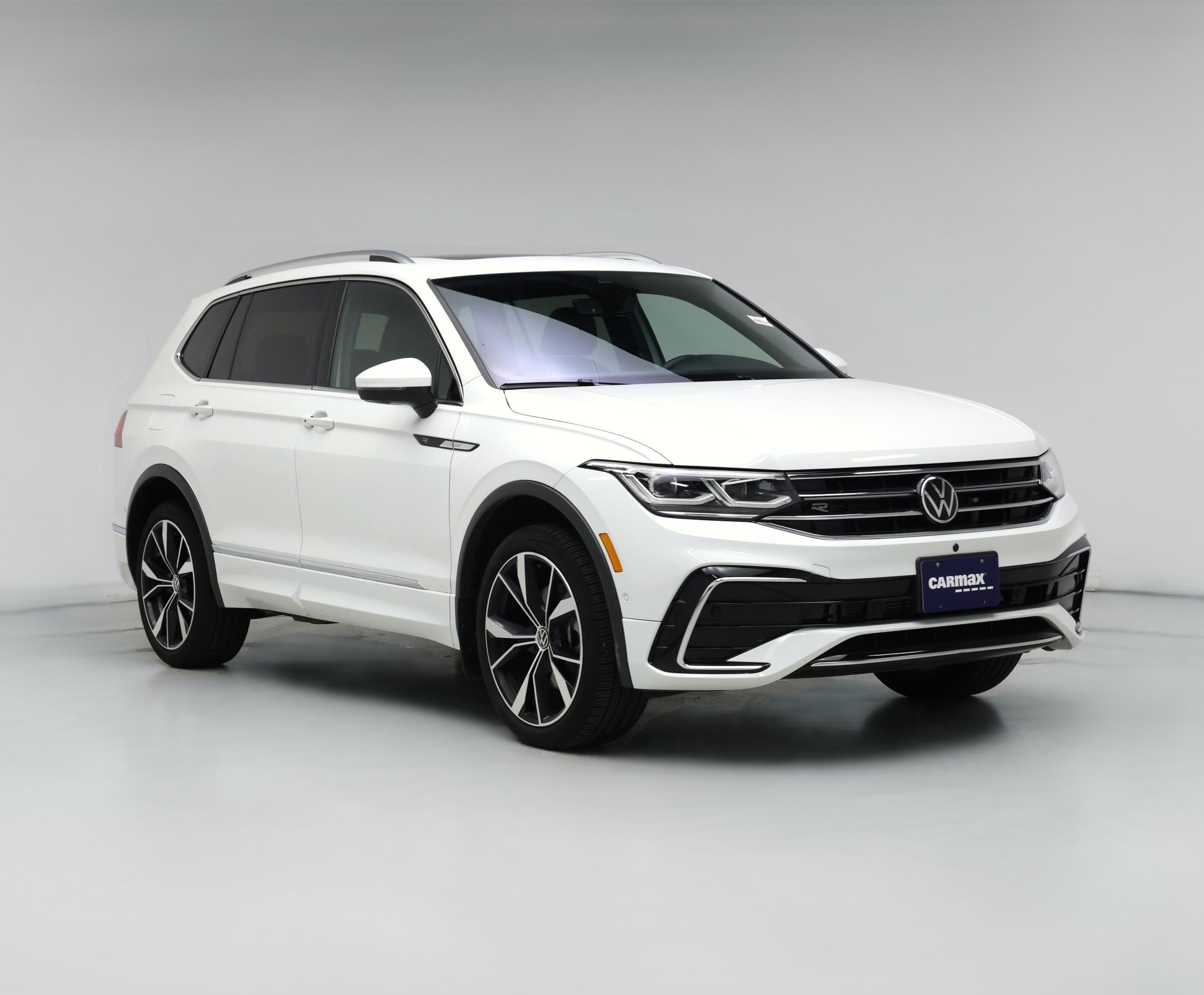 Thumbnail: 2023 Volkswagen Tiguan - 1