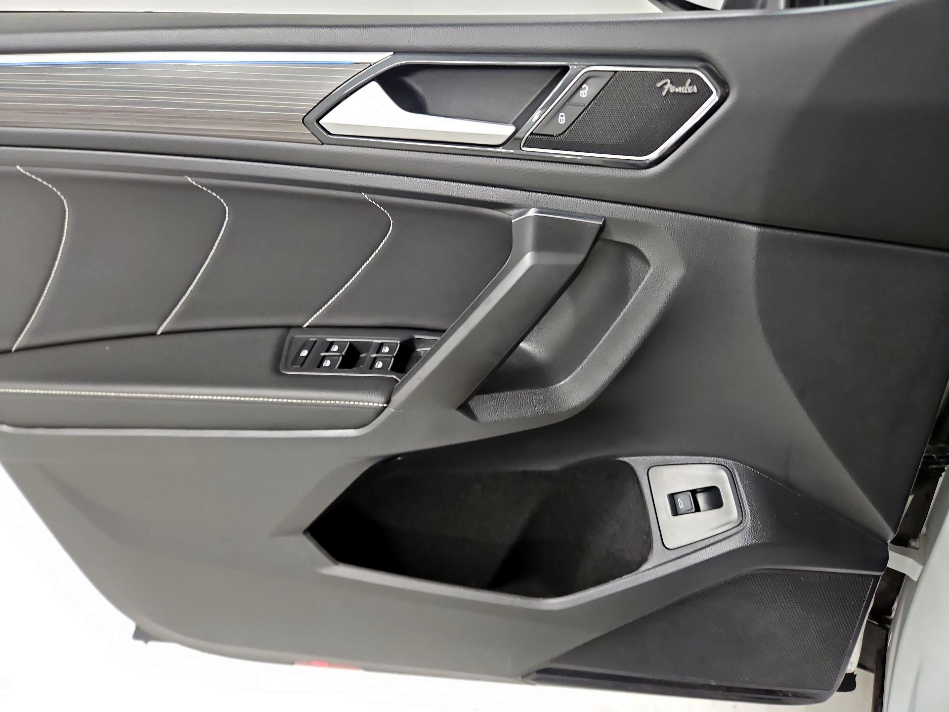 Thumbnail: 2023 Volkswagen Tiguan - 12