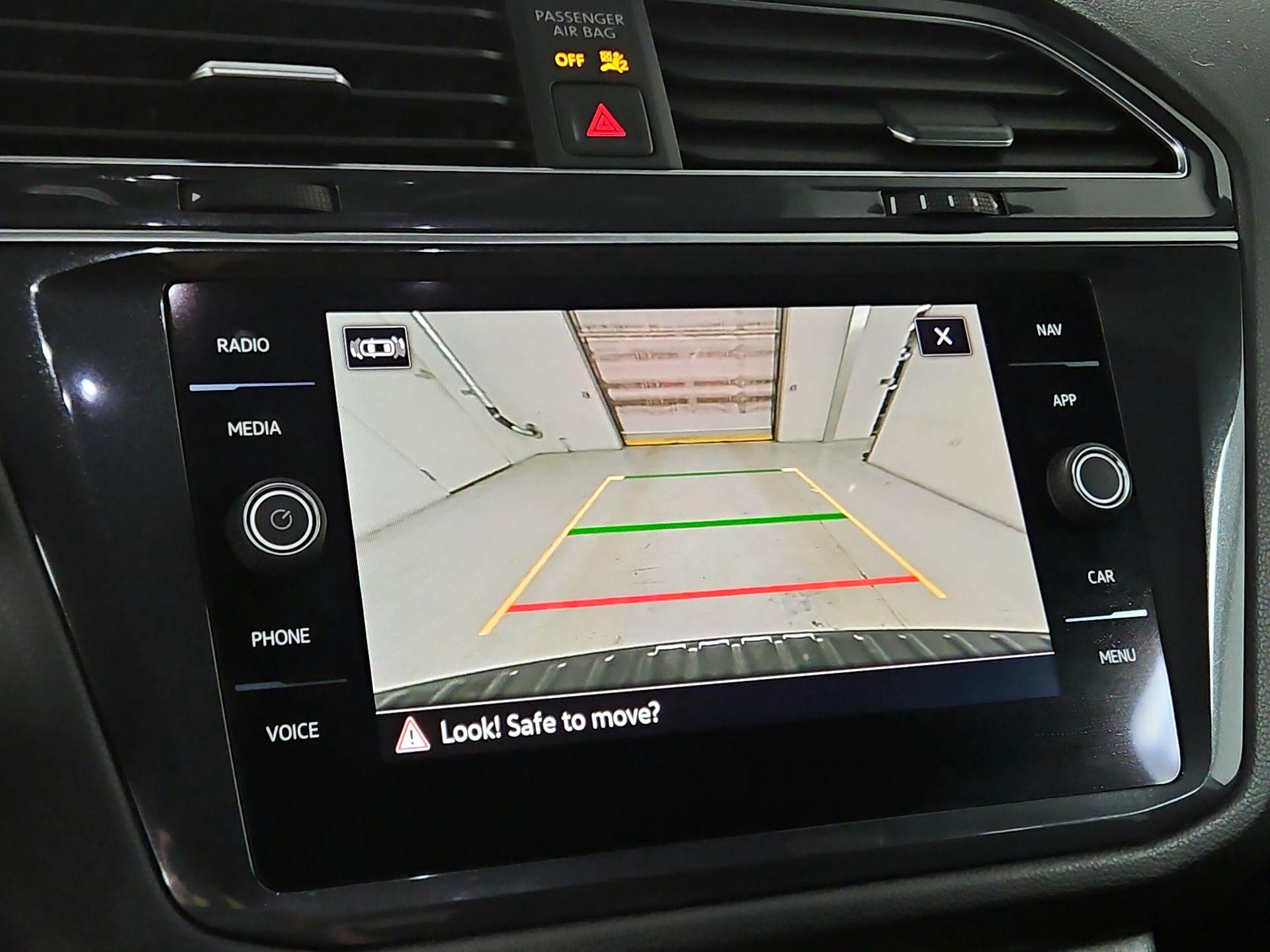 Thumbnail: 2023 Volkswagen Tiguan - 15