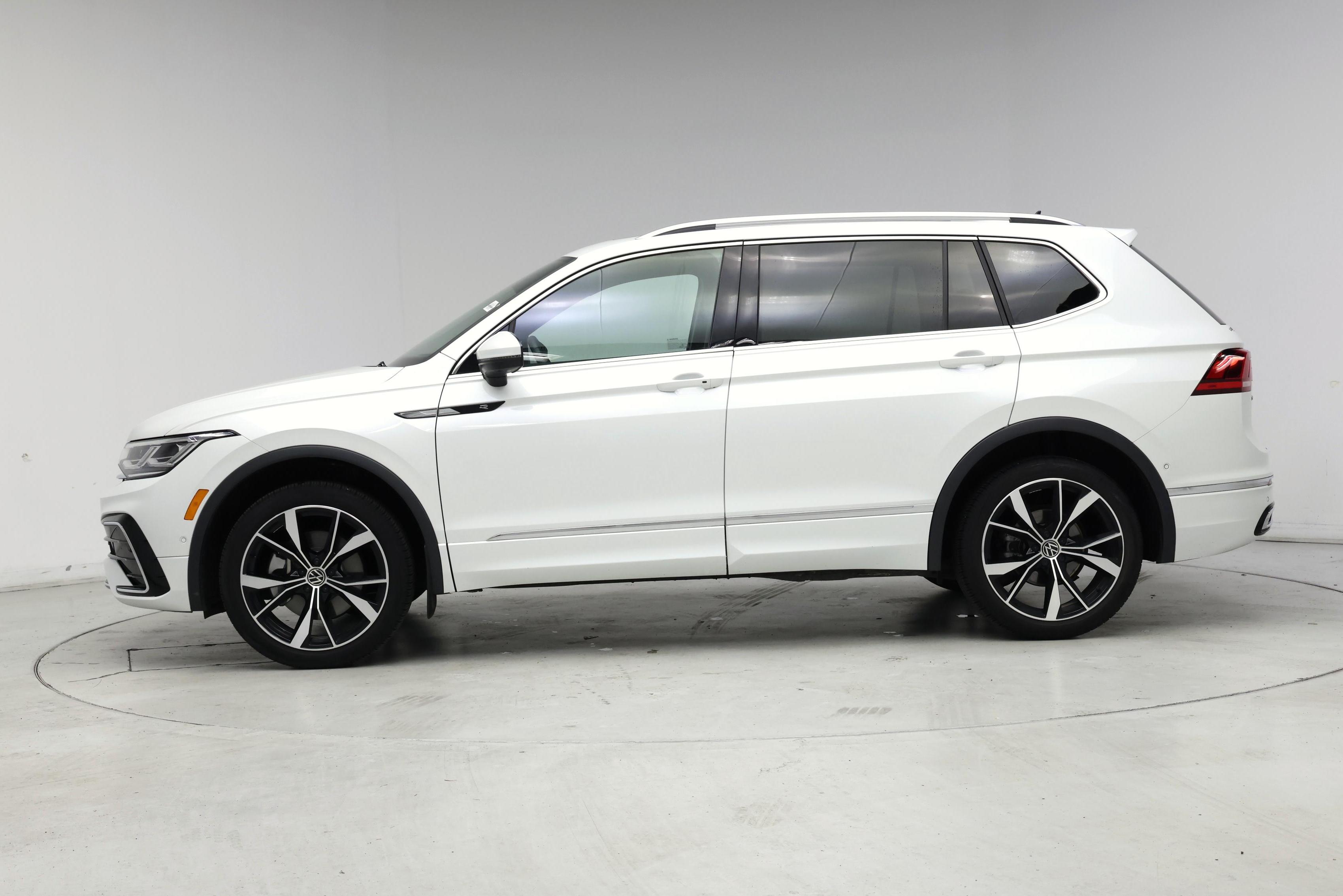 Thumbnail: 2023 Volkswagen Tiguan - 3