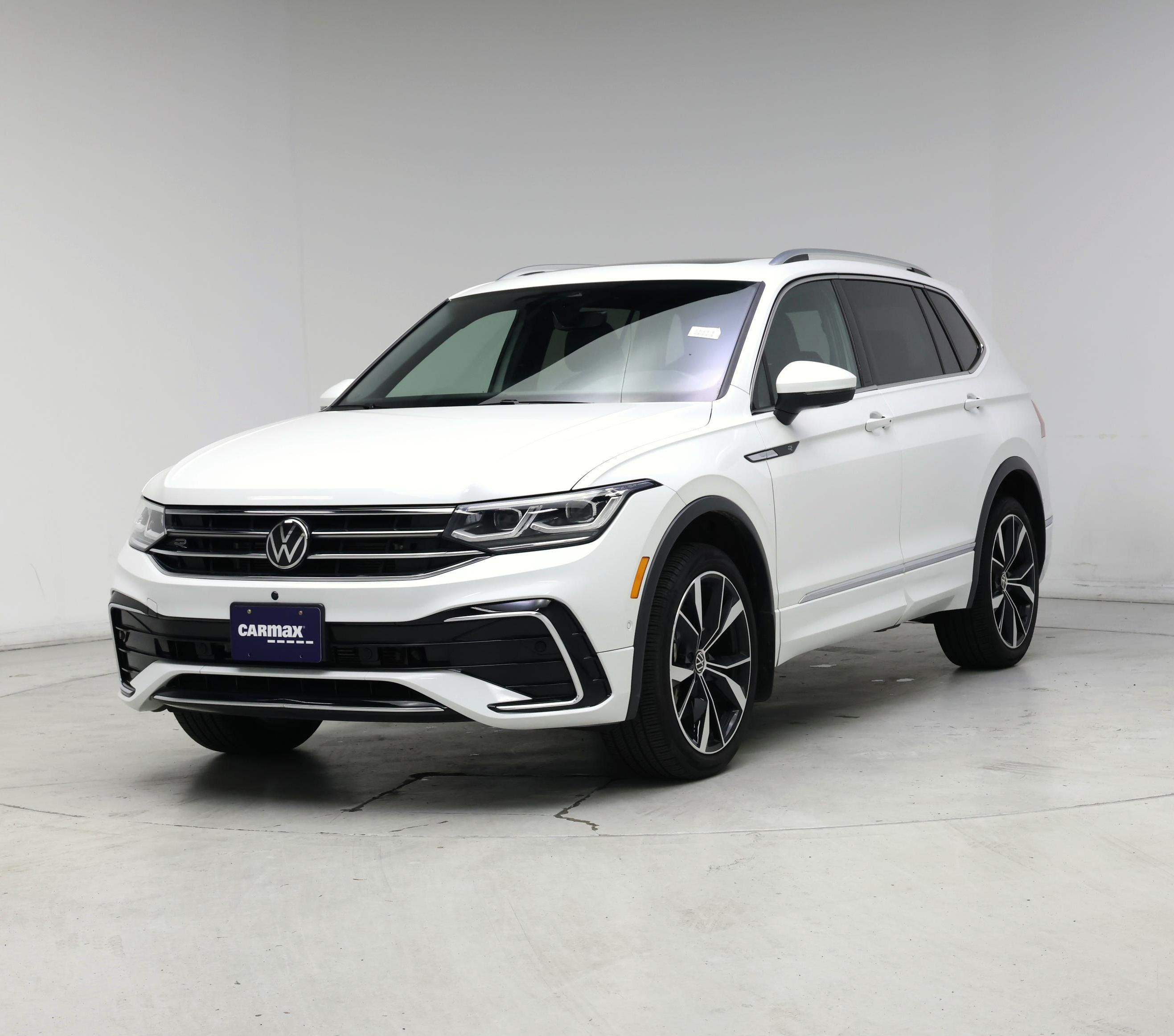 Thumbnail: 2023 Volkswagen Tiguan - 4
