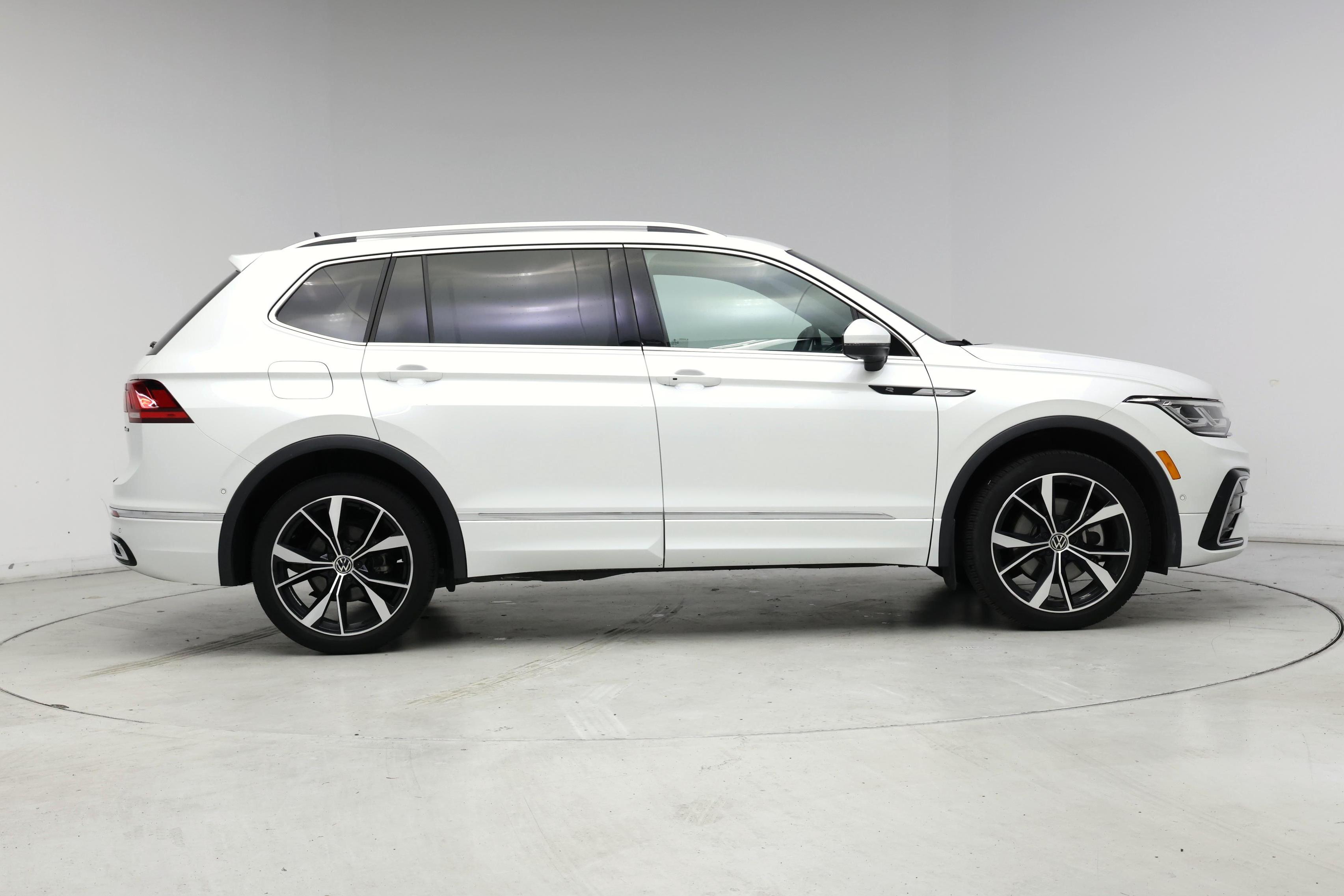 Thumbnail: 2023 Volkswagen Tiguan - 7
