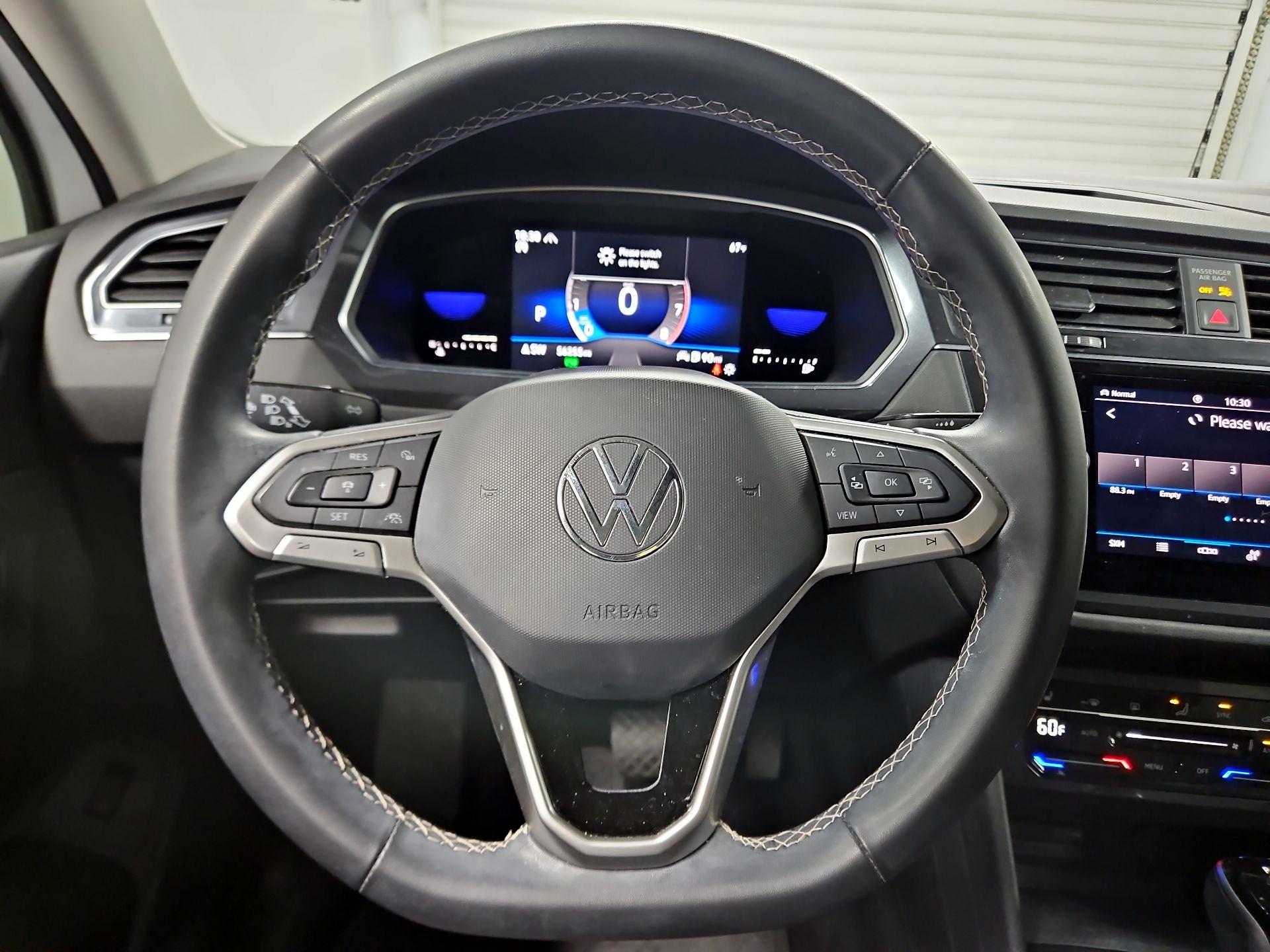 Thumbnail: 2022 Volkswagen Tiguan - 10