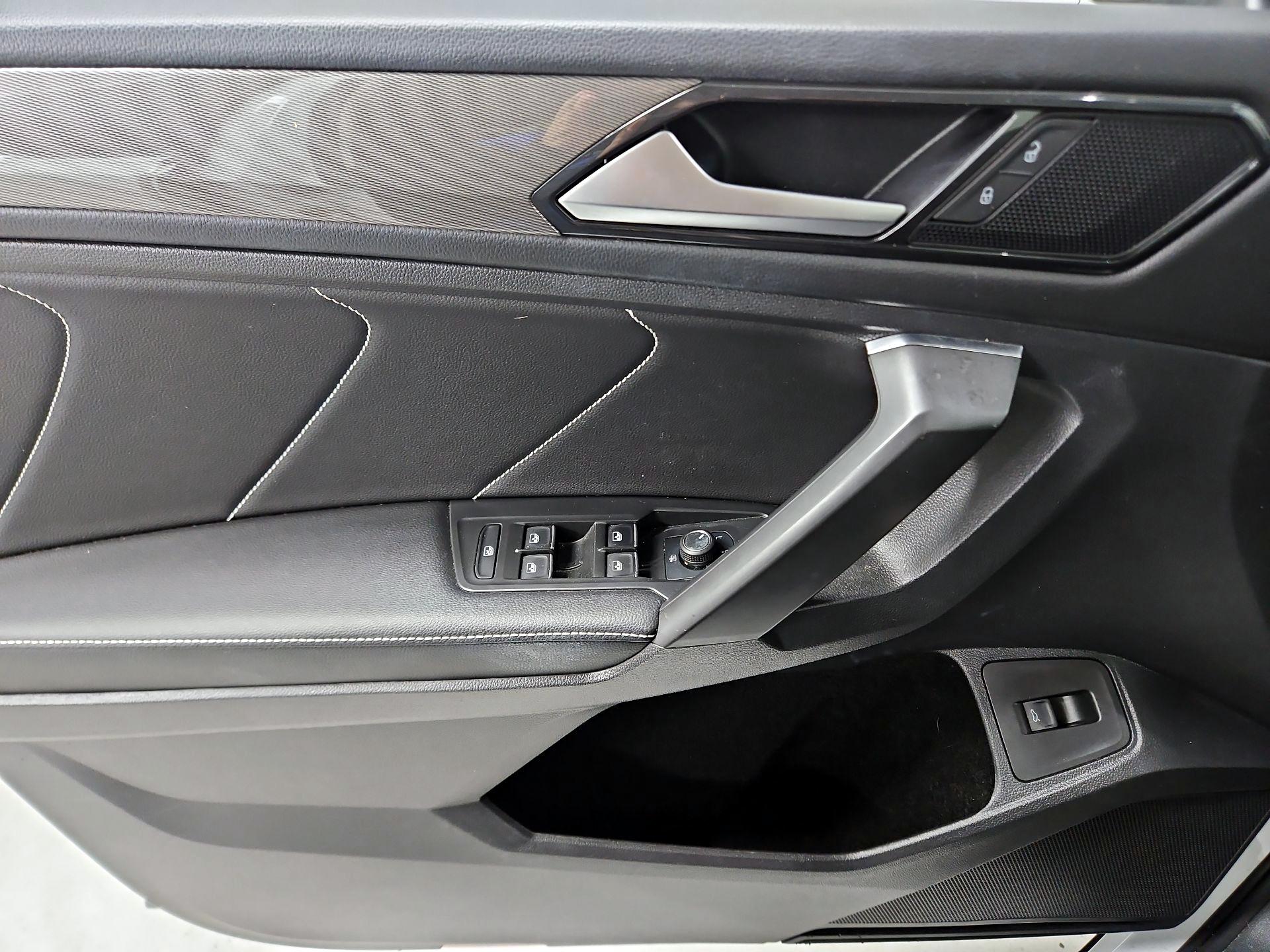 Thumbnail: 2022 Volkswagen Tiguan - 12