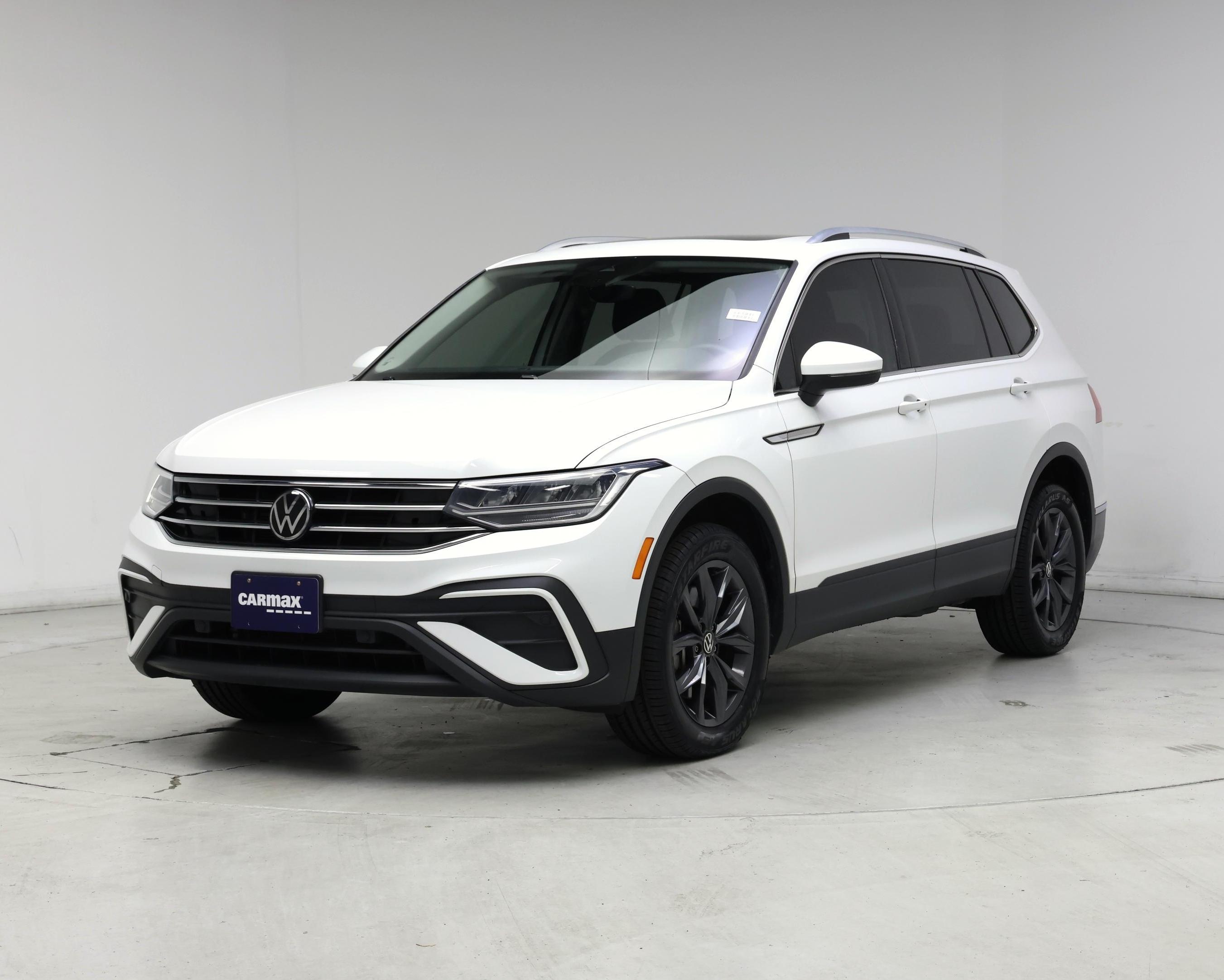 Thumbnail: 2022 Volkswagen Tiguan - 4