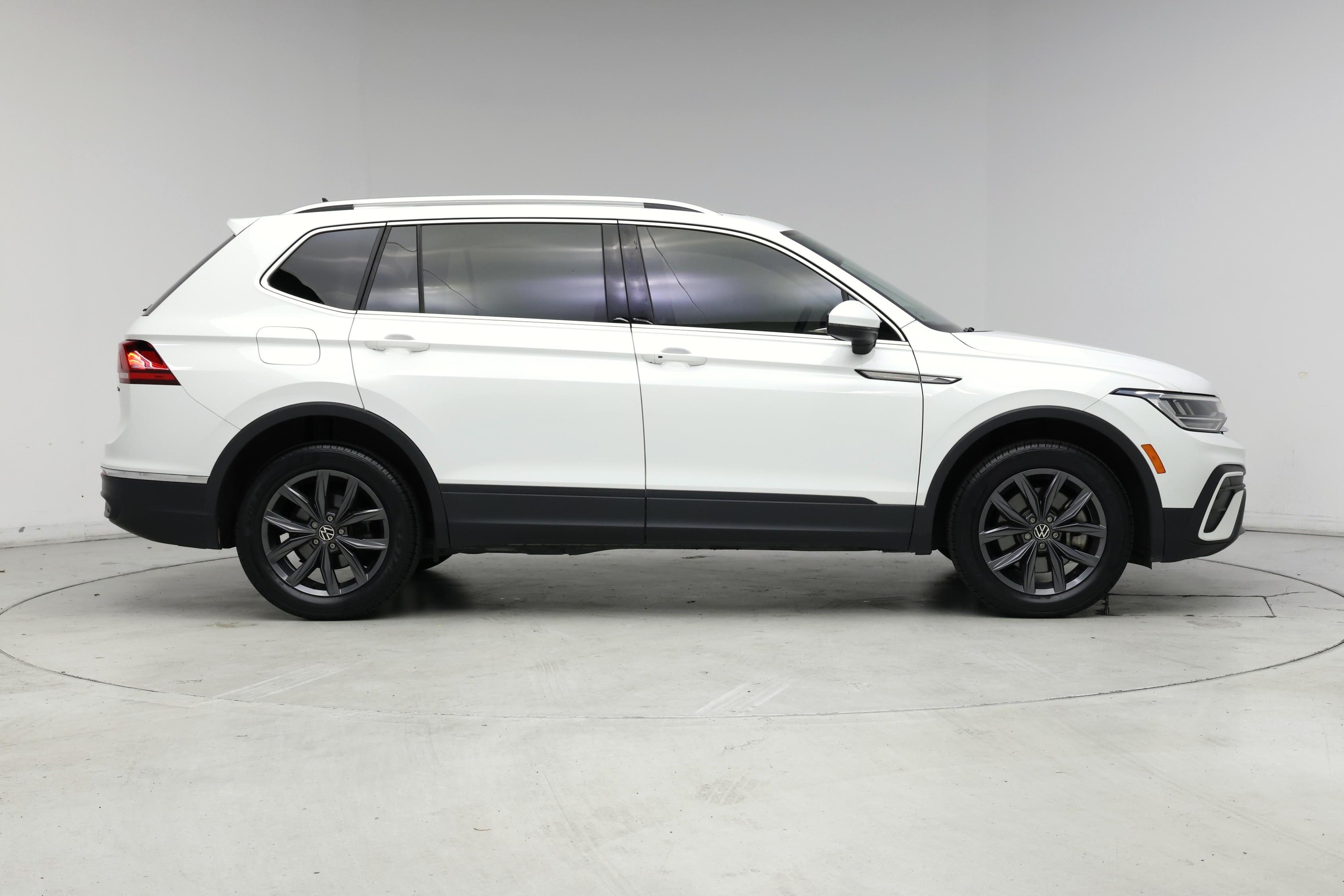 Thumbnail: 2022 Volkswagen Tiguan - 7