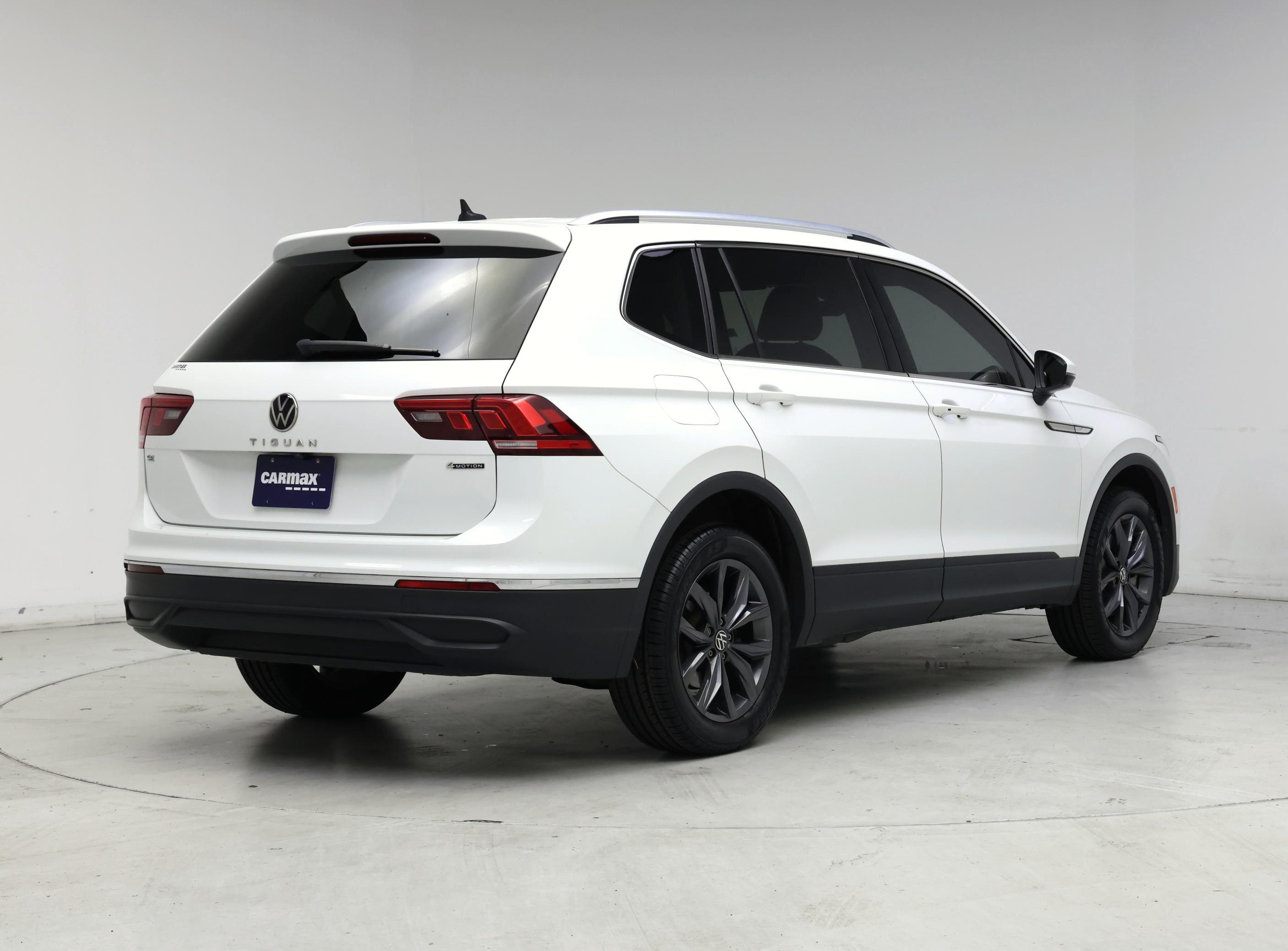 Thumbnail: 2022 Volkswagen Tiguan - 8
