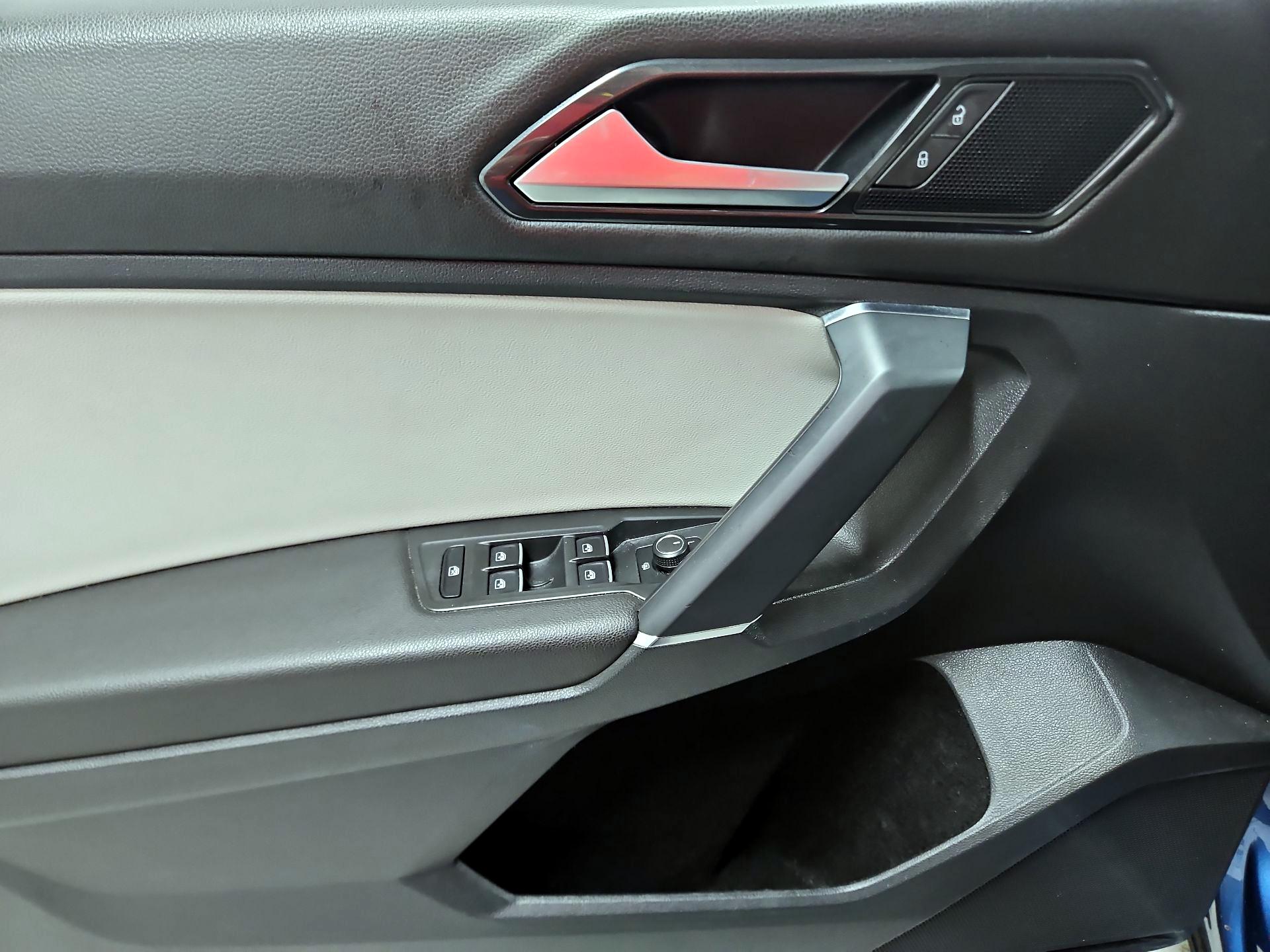 Thumbnail: 2018 Volkswagen Tiguan - 12