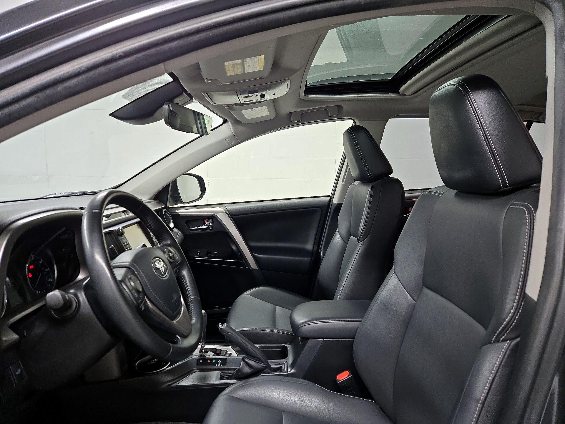 Thumbnail: 2017 Toyota RAV4 - 20