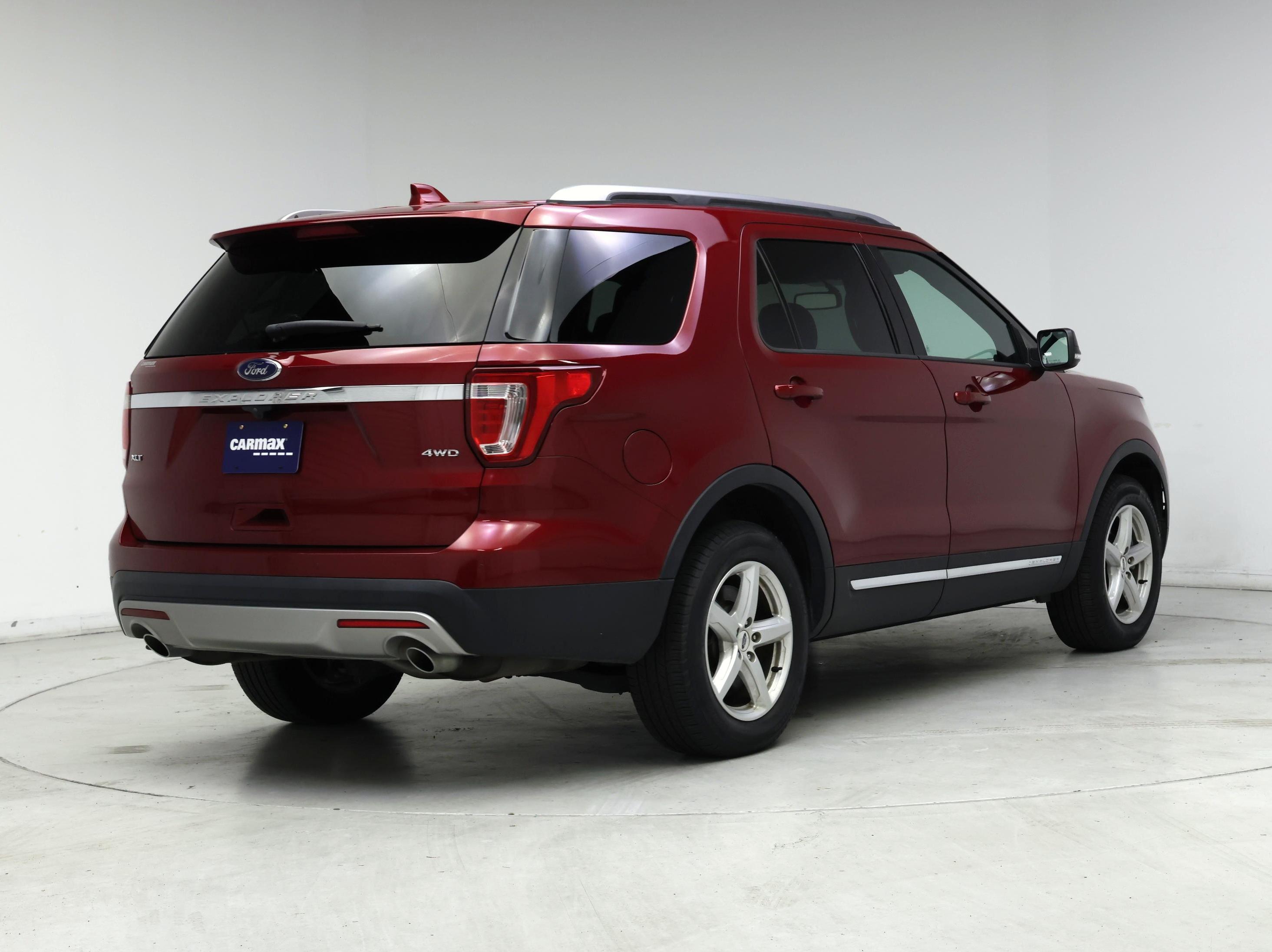 Thumbnail: 2017 Ford Explorer - 8