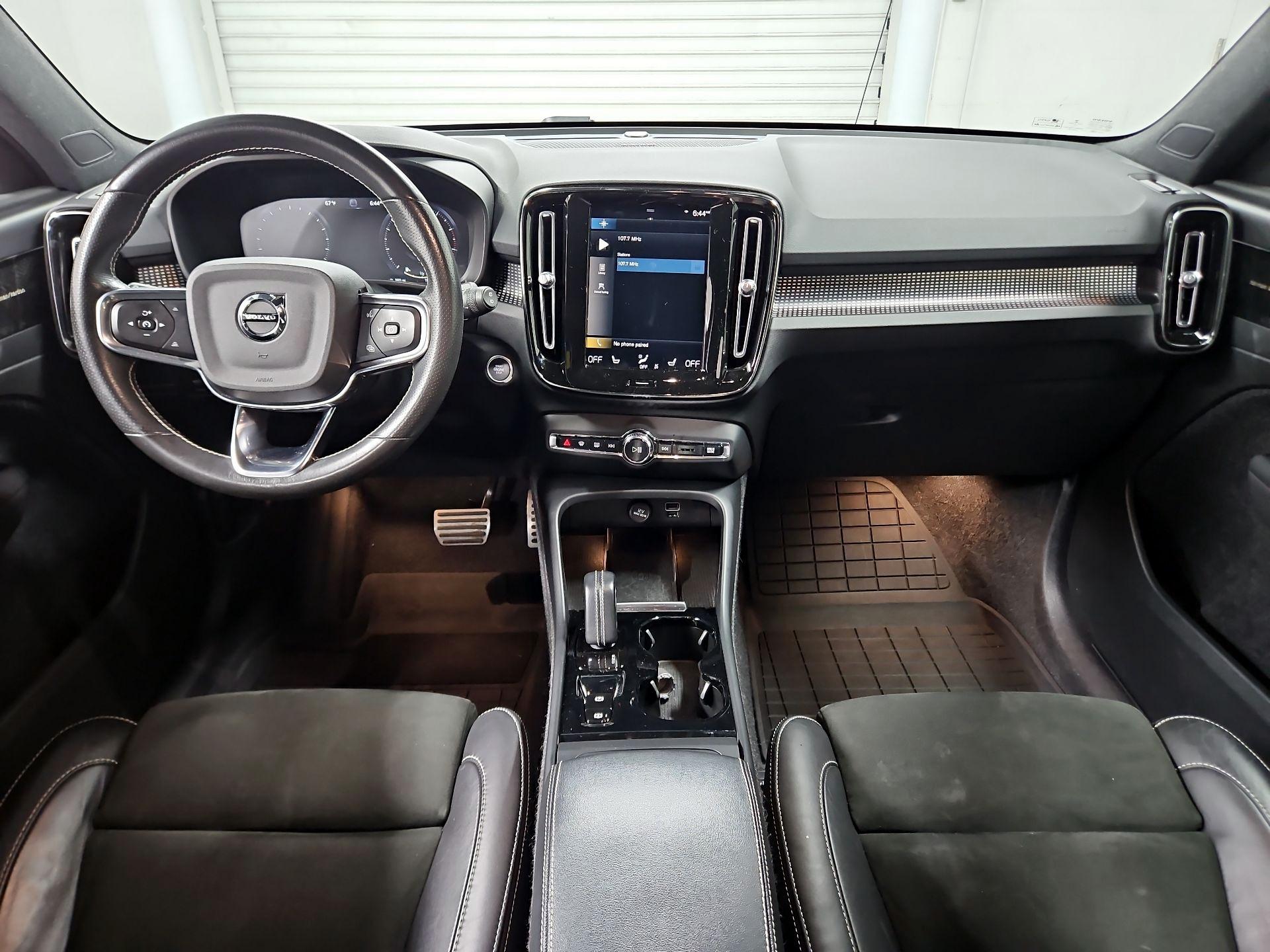 Thumbnail: 2021 Volvo XC40 - 9