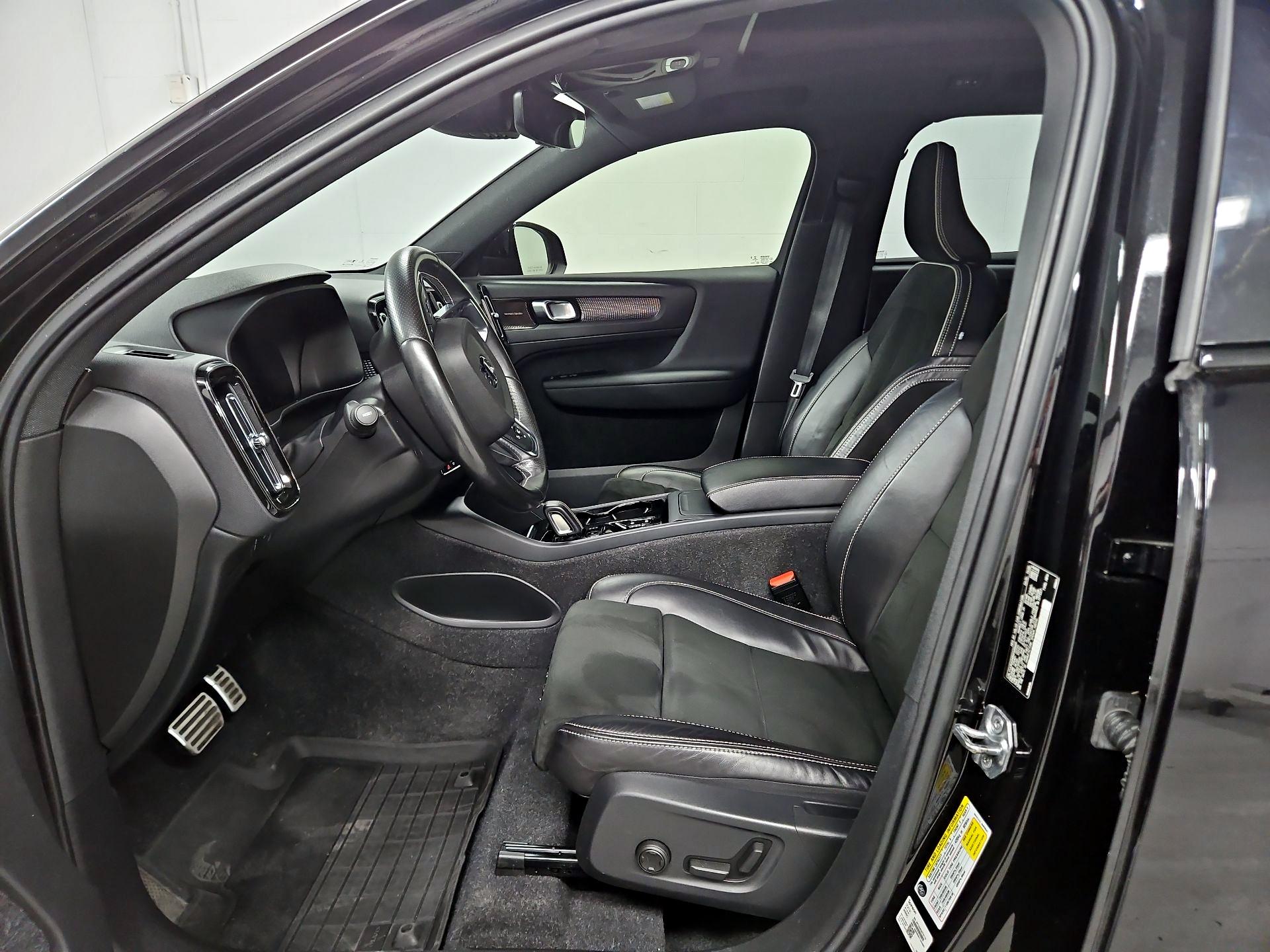Thumbnail: 2021 Volvo XC40 - 11