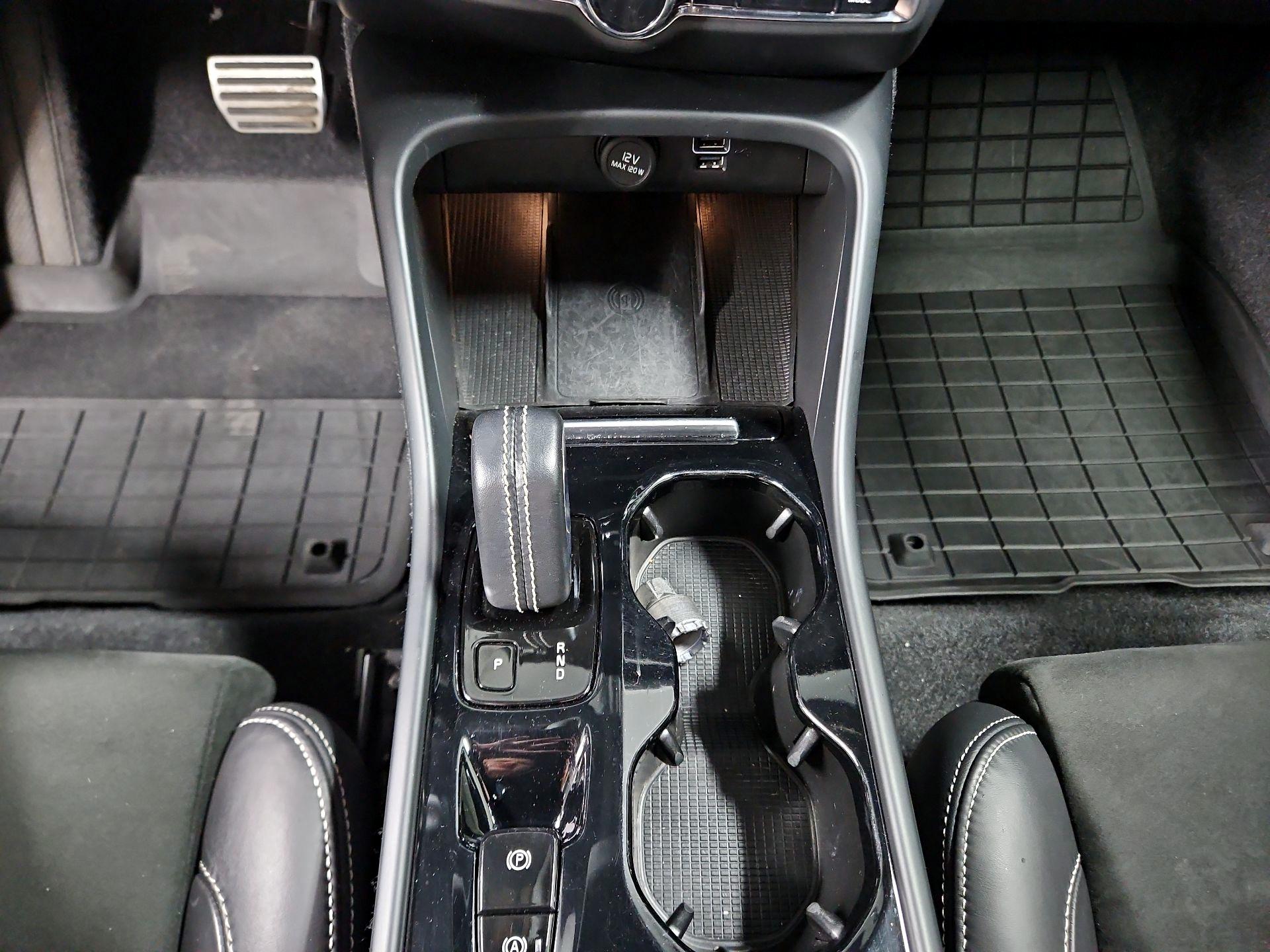 Thumbnail: 2021 Volvo XC40 - 17