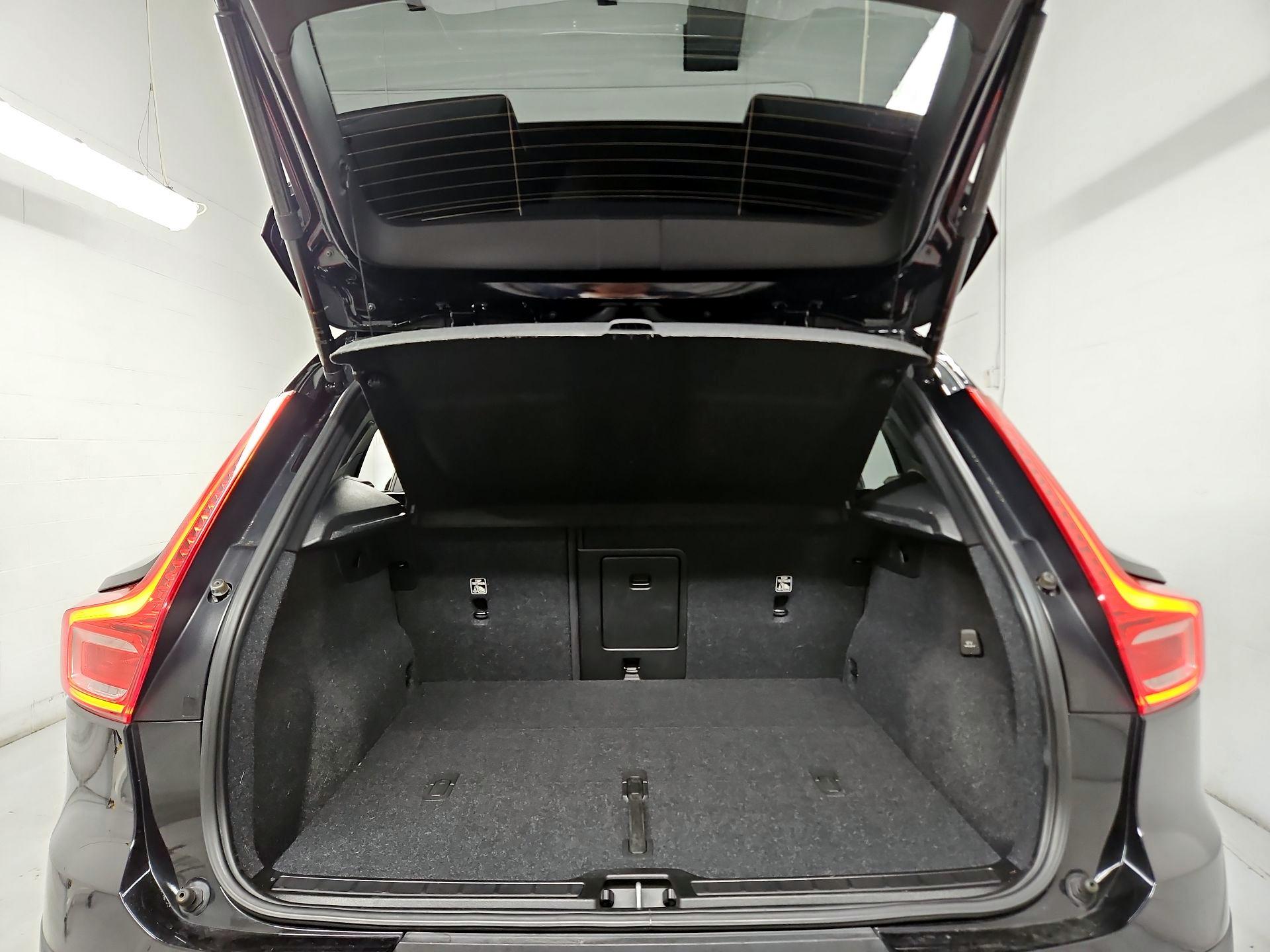 Thumbnail: 2021 Volvo XC40 - 20