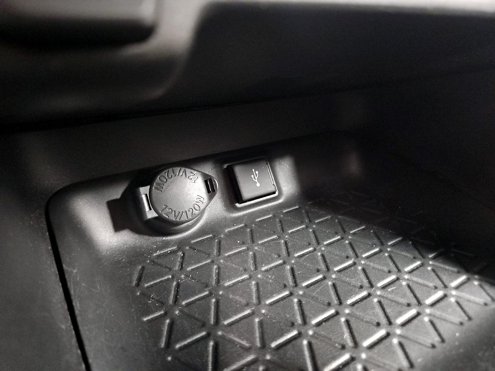 Thumbnail: 2022 Toyota RAV4 - 18