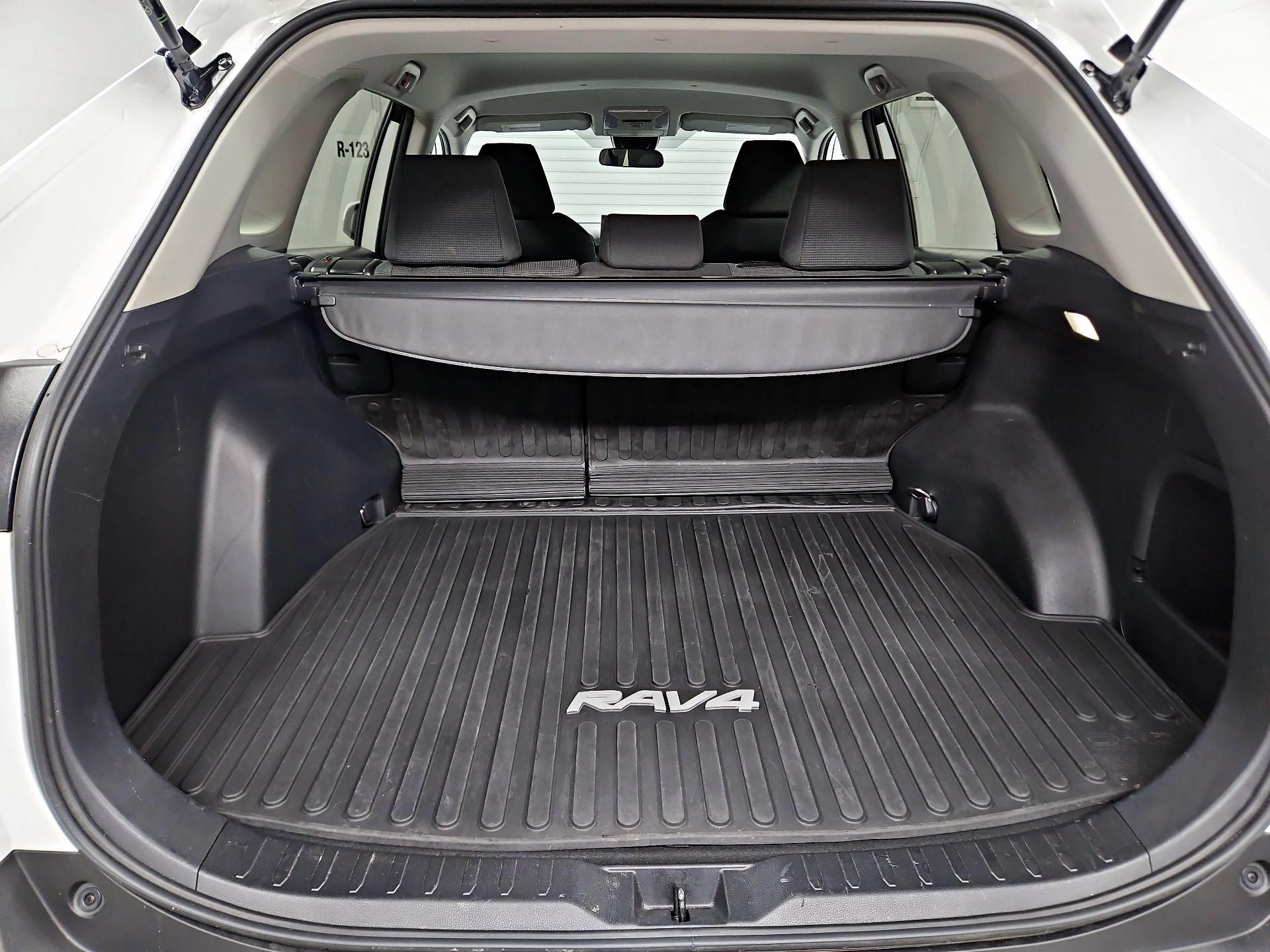 Thumbnail: 2022 Toyota RAV4 - 20