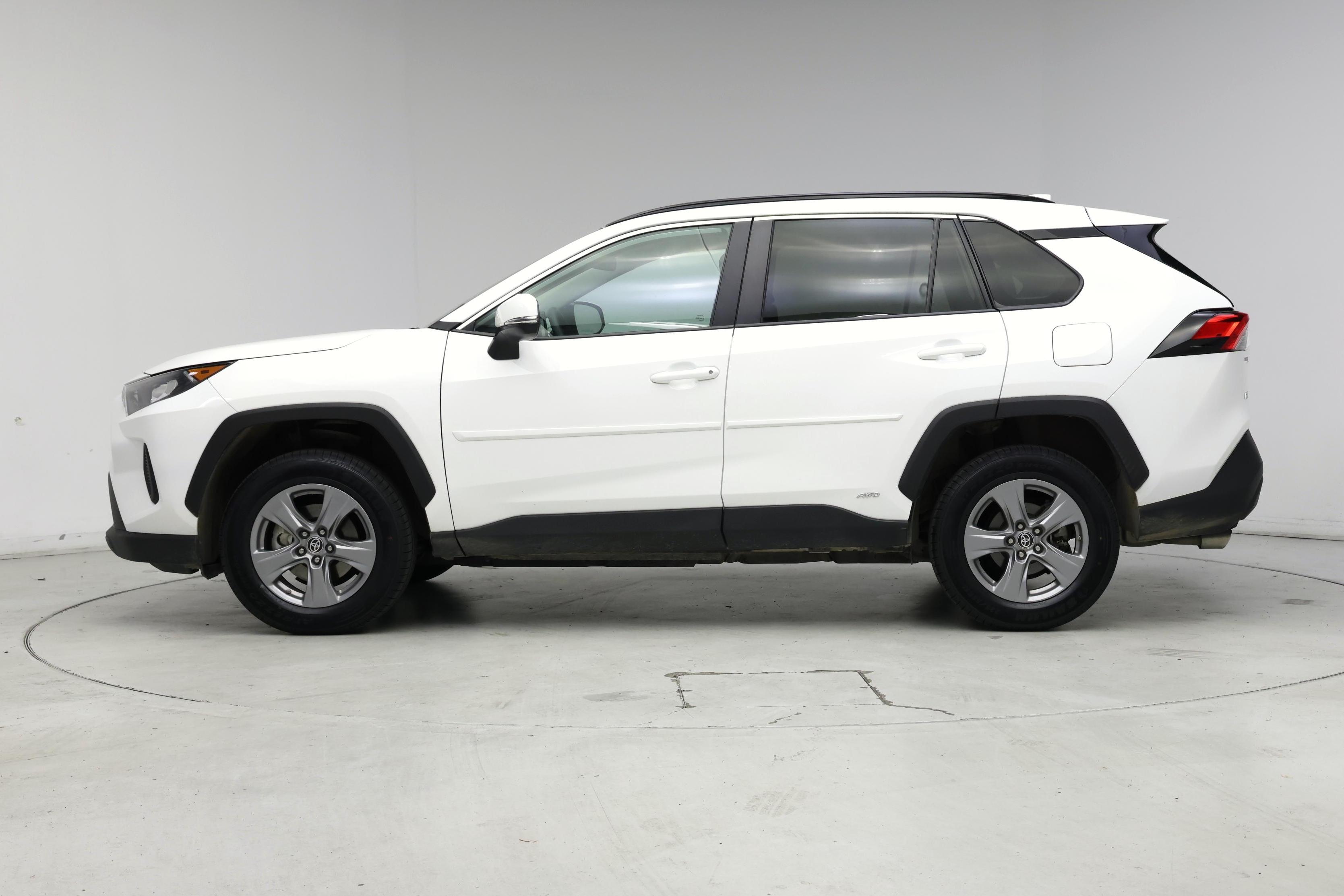 Thumbnail: 2022 Toyota RAV4 - 3