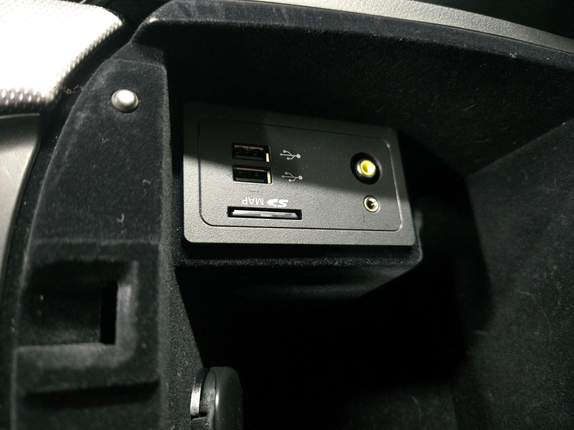 Thumbnail: 2016 INFINITI Q50 - 19