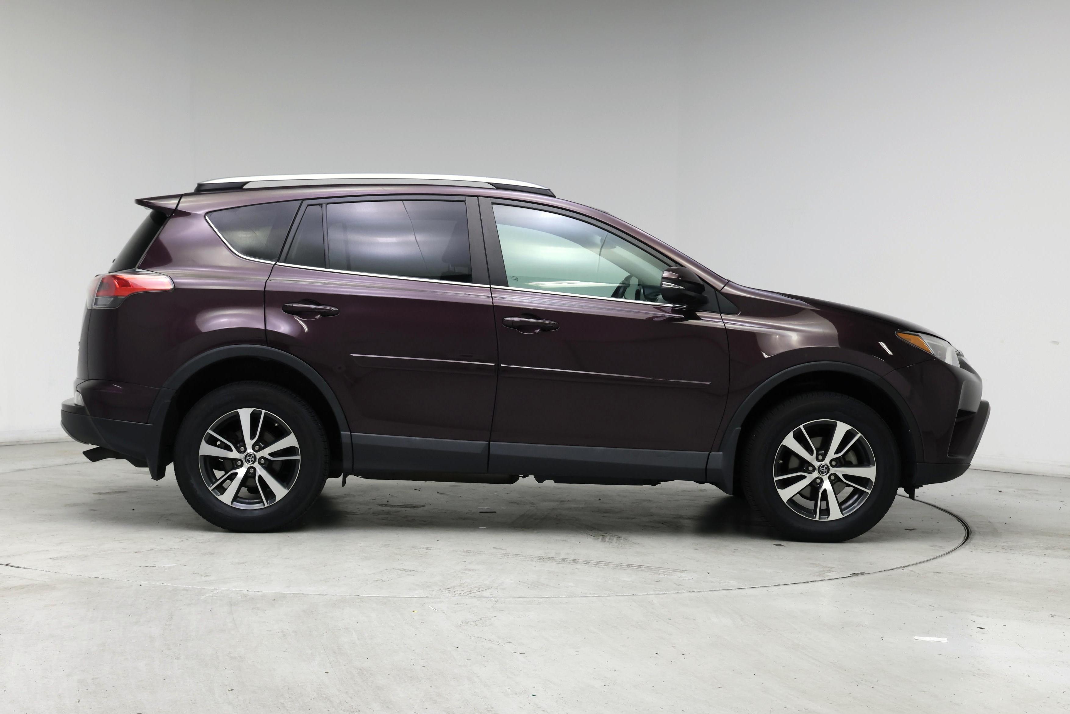 Thumbnail: 2017 Toyota RAV4 - 7