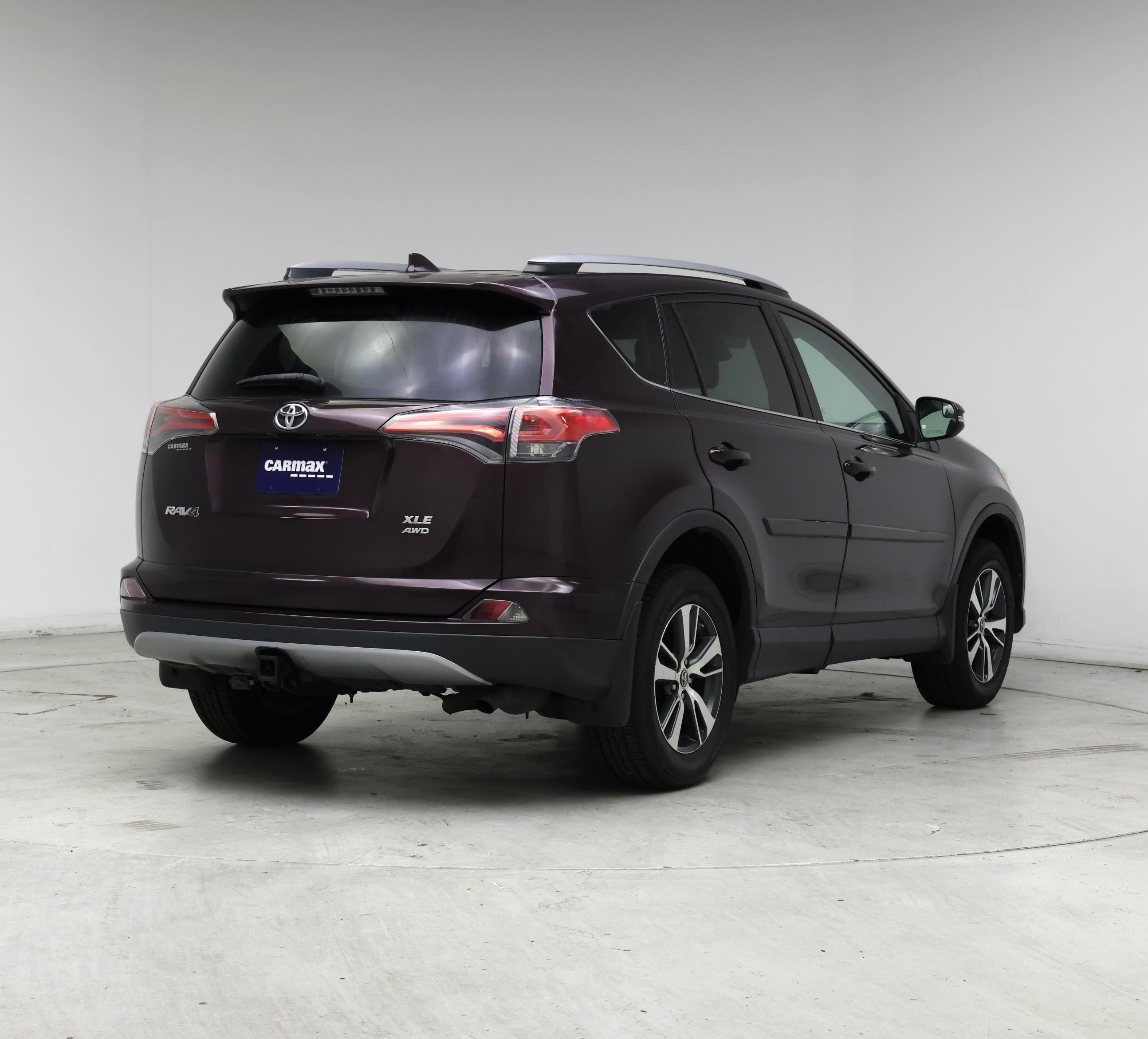 Thumbnail: 2017 Toyota RAV4 - 8