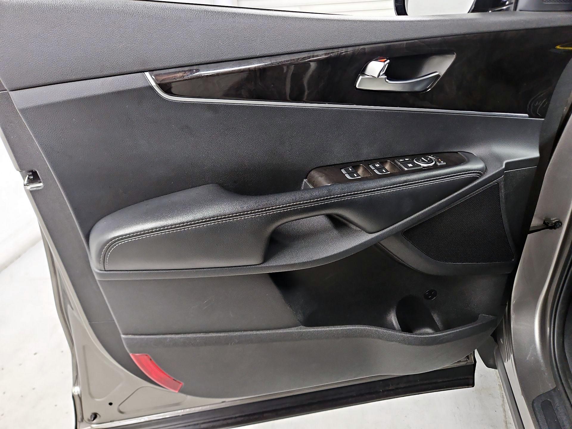 Thumbnail: 2016 Kia Sorento - 12