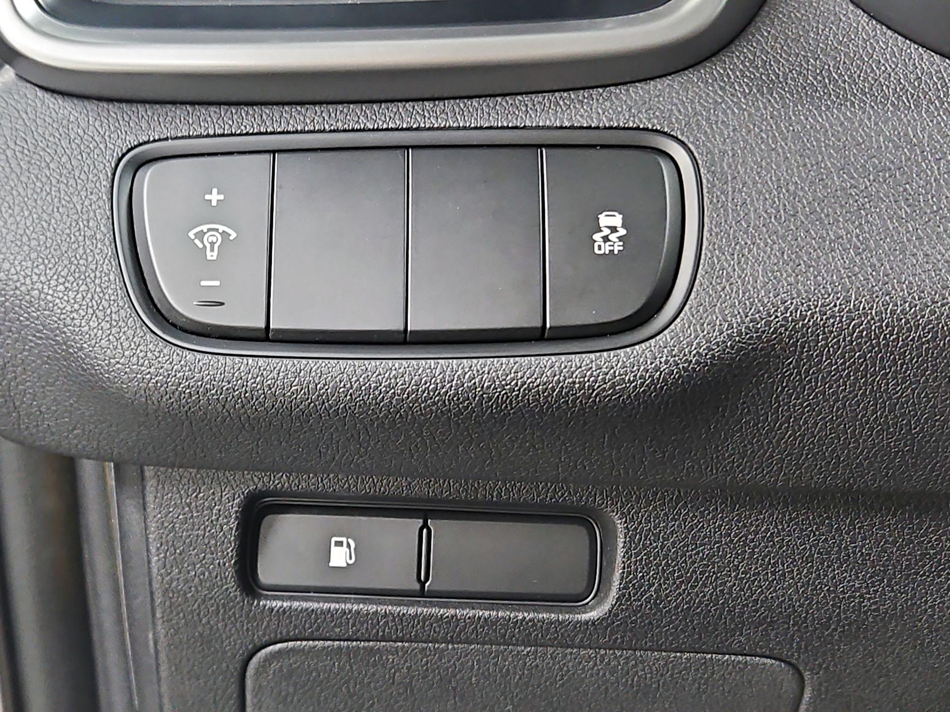 Thumbnail: 2016 Kia Sorento - 13