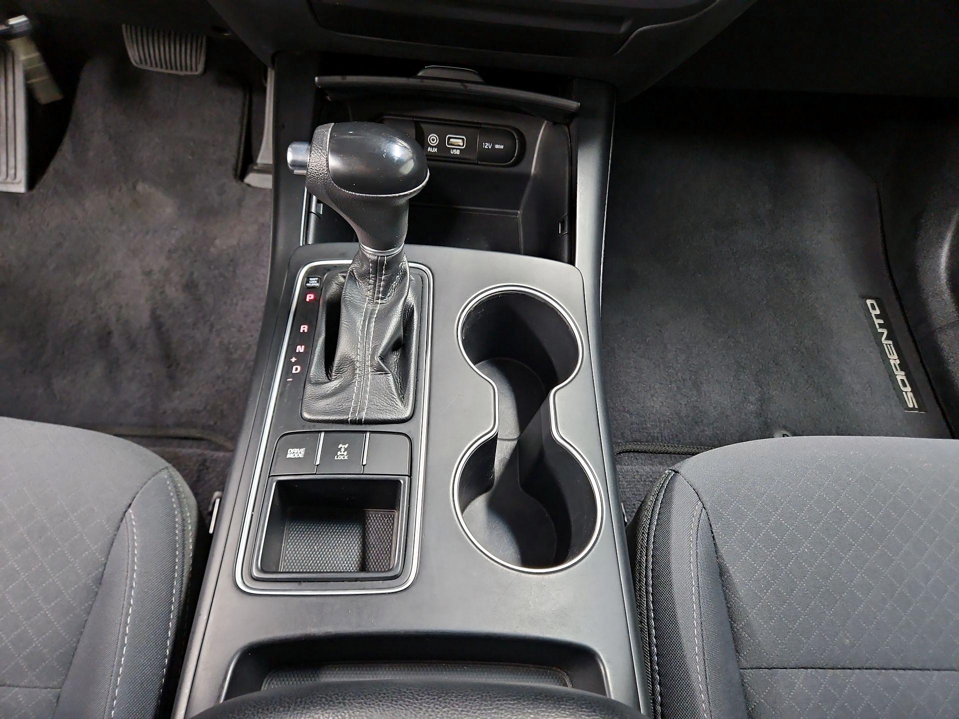 Thumbnail: 2016 Kia Sorento - 17