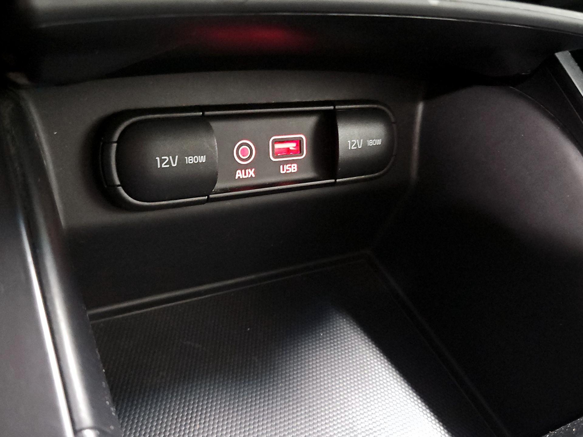 Thumbnail: 2016 Kia Sorento - 18